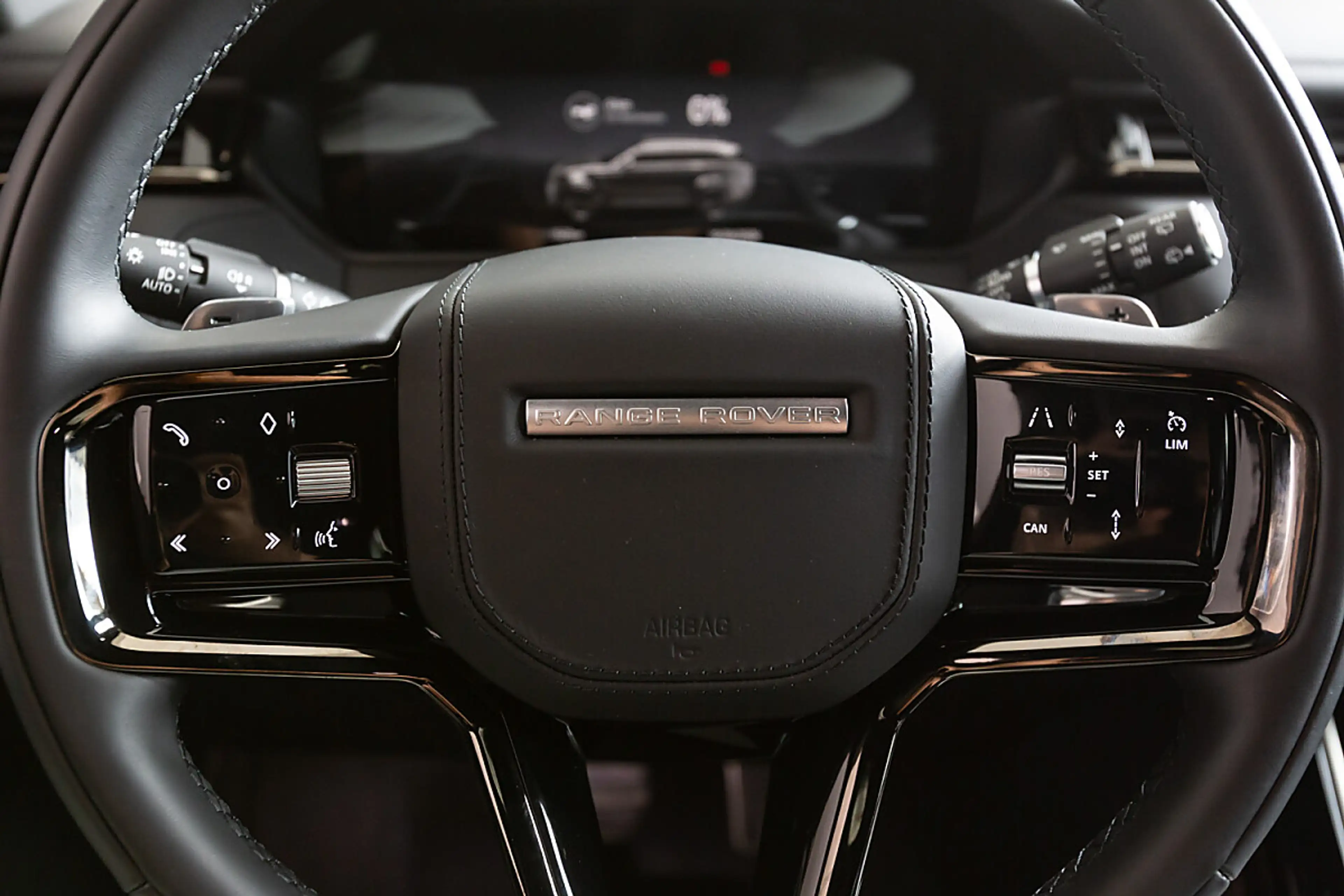 Land Rover Range Rover Velar P400e — photo 12