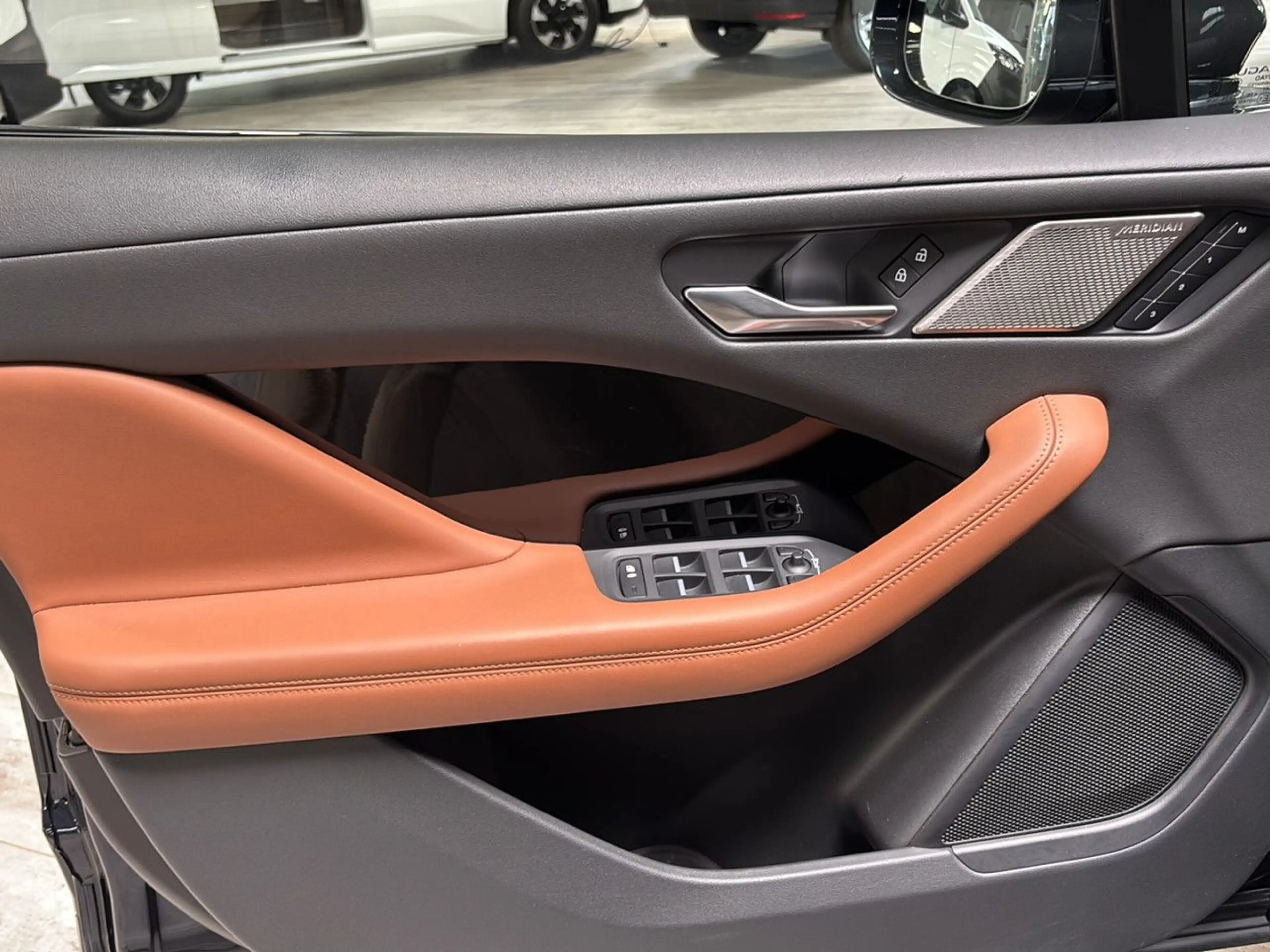 Jaguar I-Pace R-Dynamic HSE Bluetooth Head Up Display LED — photo 9