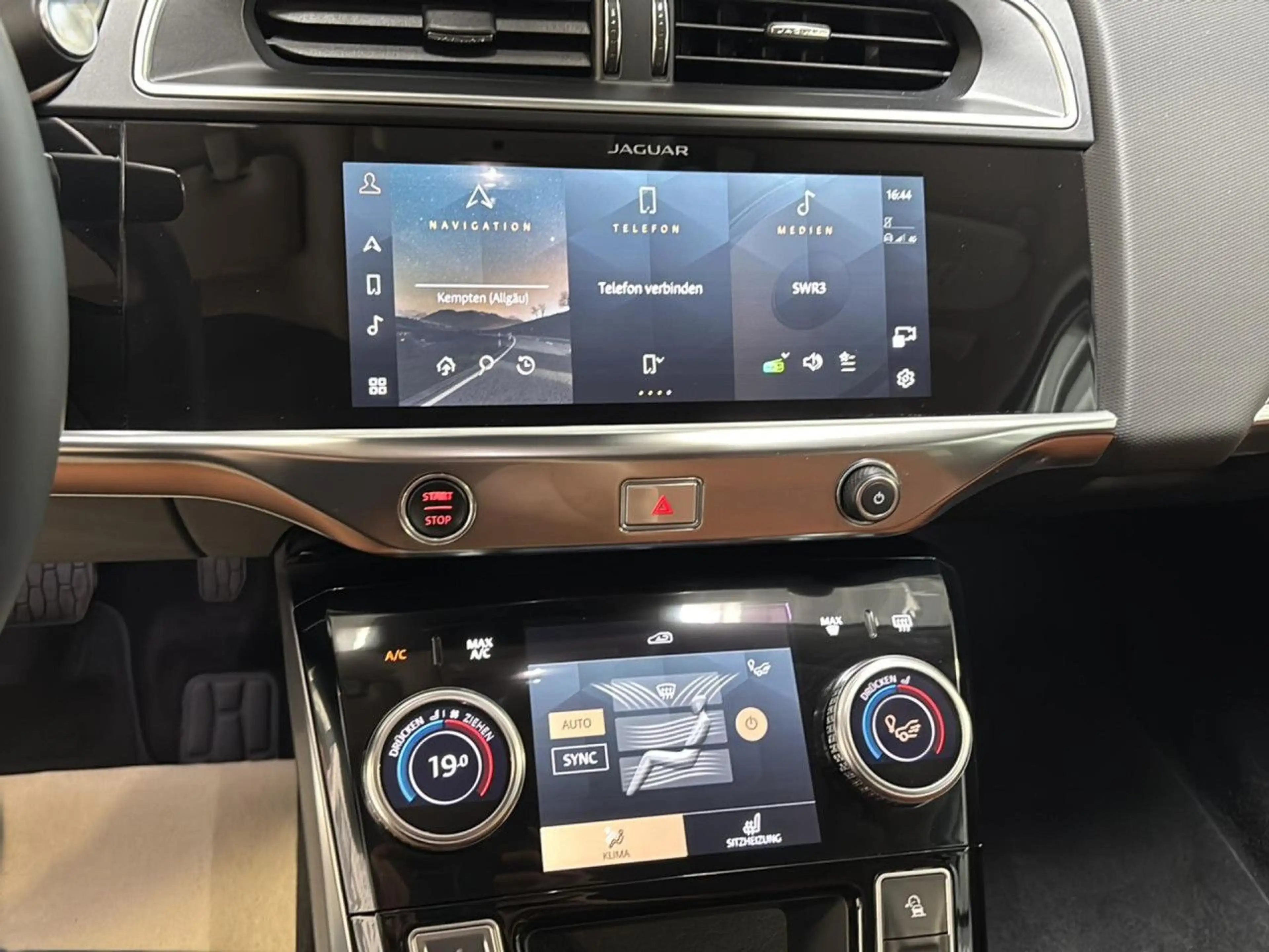Jaguar I-Pace R-Dynamic HSE Bluetooth Head Up Display LED — photo 14