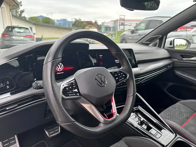Volkswagen Golf view 11