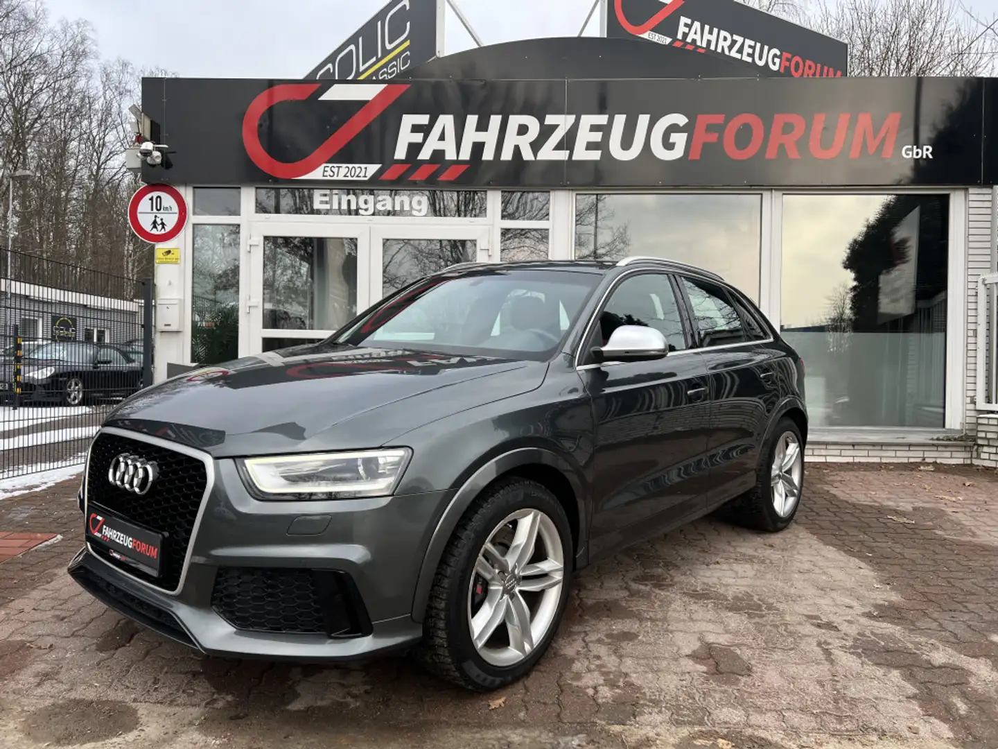 Audi RS Q3 2.5 TFSI quattro*Nappa*LED*Sport*Carplay Šedá - 1