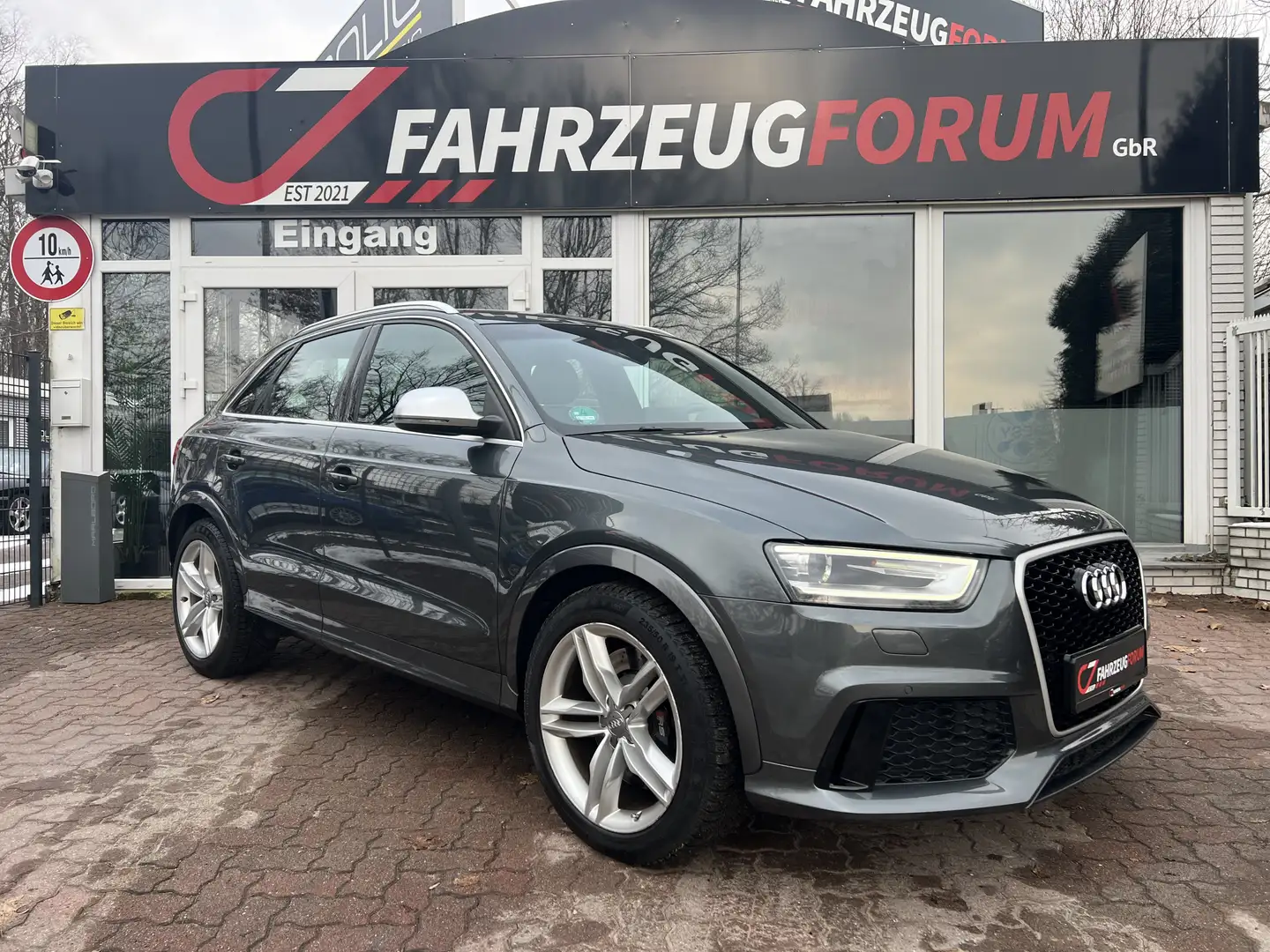 Audi RS Q3 2.5 TFSI quattro*Nappa*LED*Sport*Carplay Grau - 2