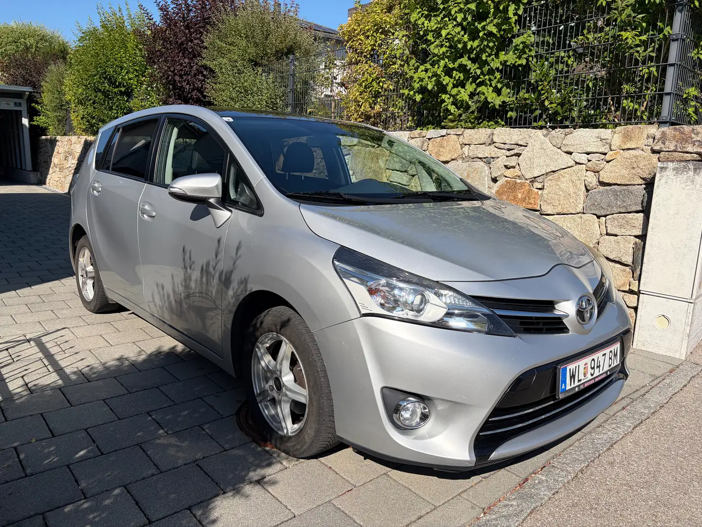 Toyota Verso Verso 1,6 Valvematic Active Active Silber - 1