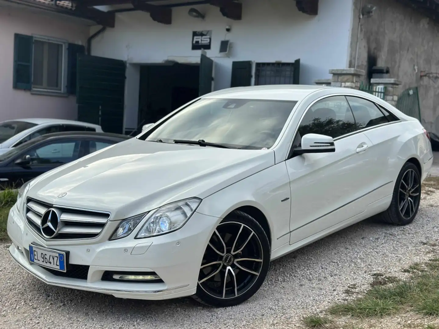 Mercedes-Benz E 250 E 250 CDI Coupé BlueEFFICIENCY Weiß - 1