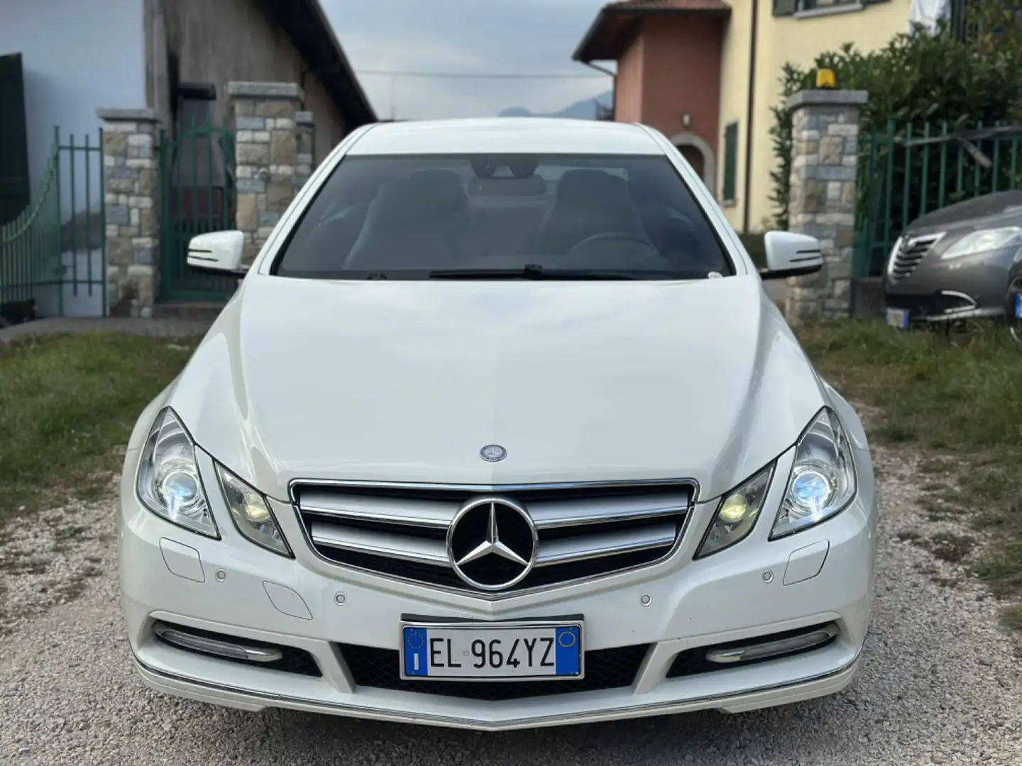 Mercedes-Benz E 250 E 250 CDI Coupé BlueEFFICIENCY Weiß - 2