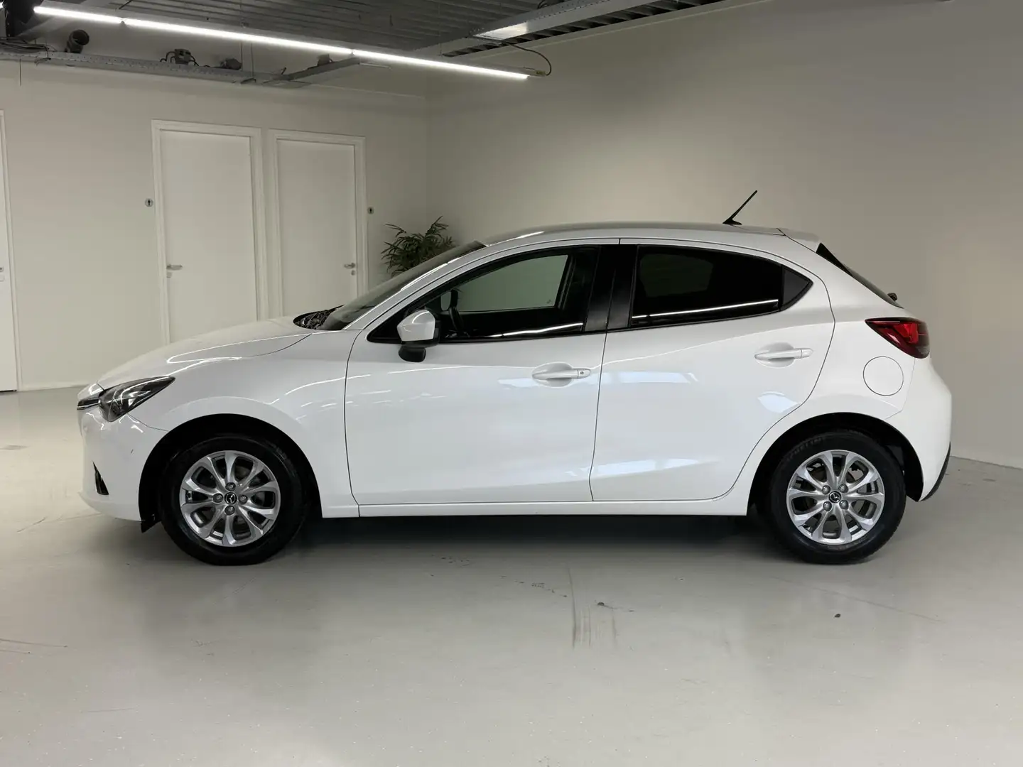 Mazda 2 1.5 Skyactiv-G Intro Edition Wit - 2
