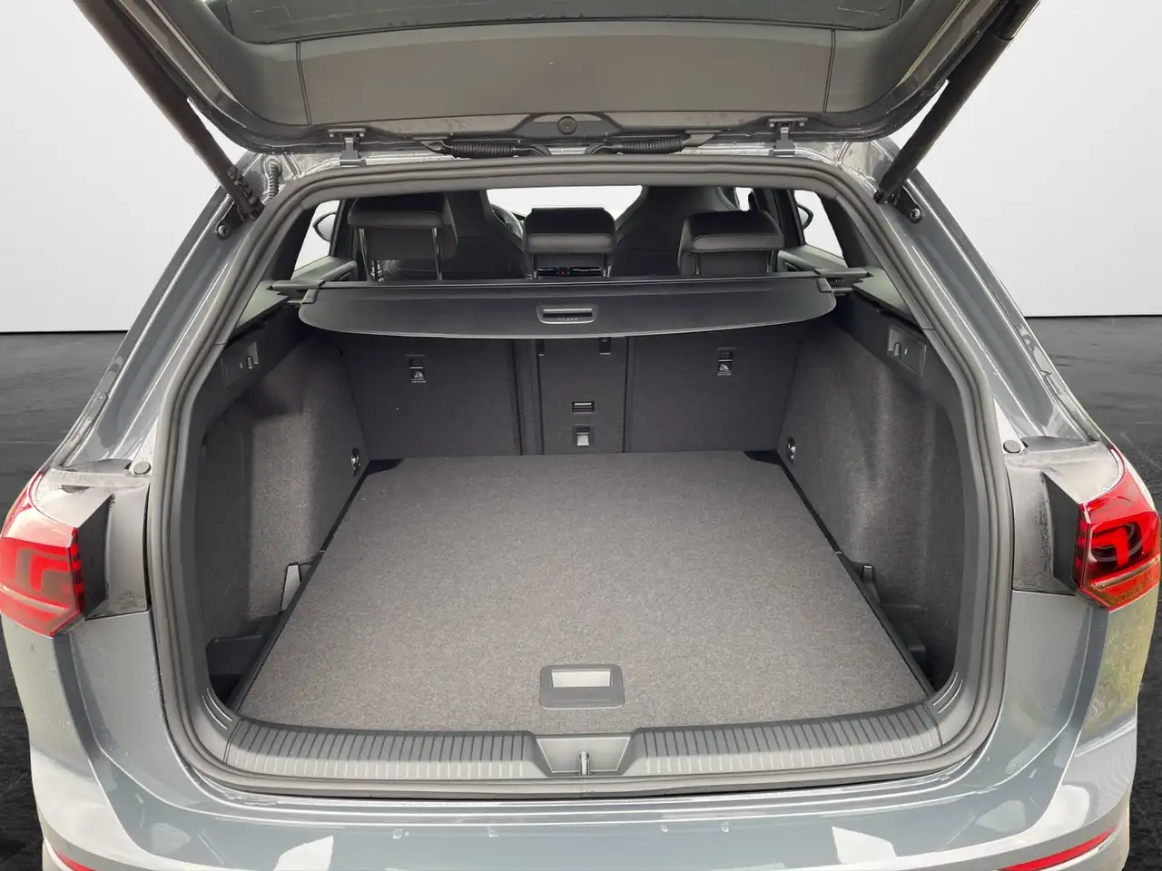 Volkswagen Golf Variant 1.5 eTSI DSG R-Line 13