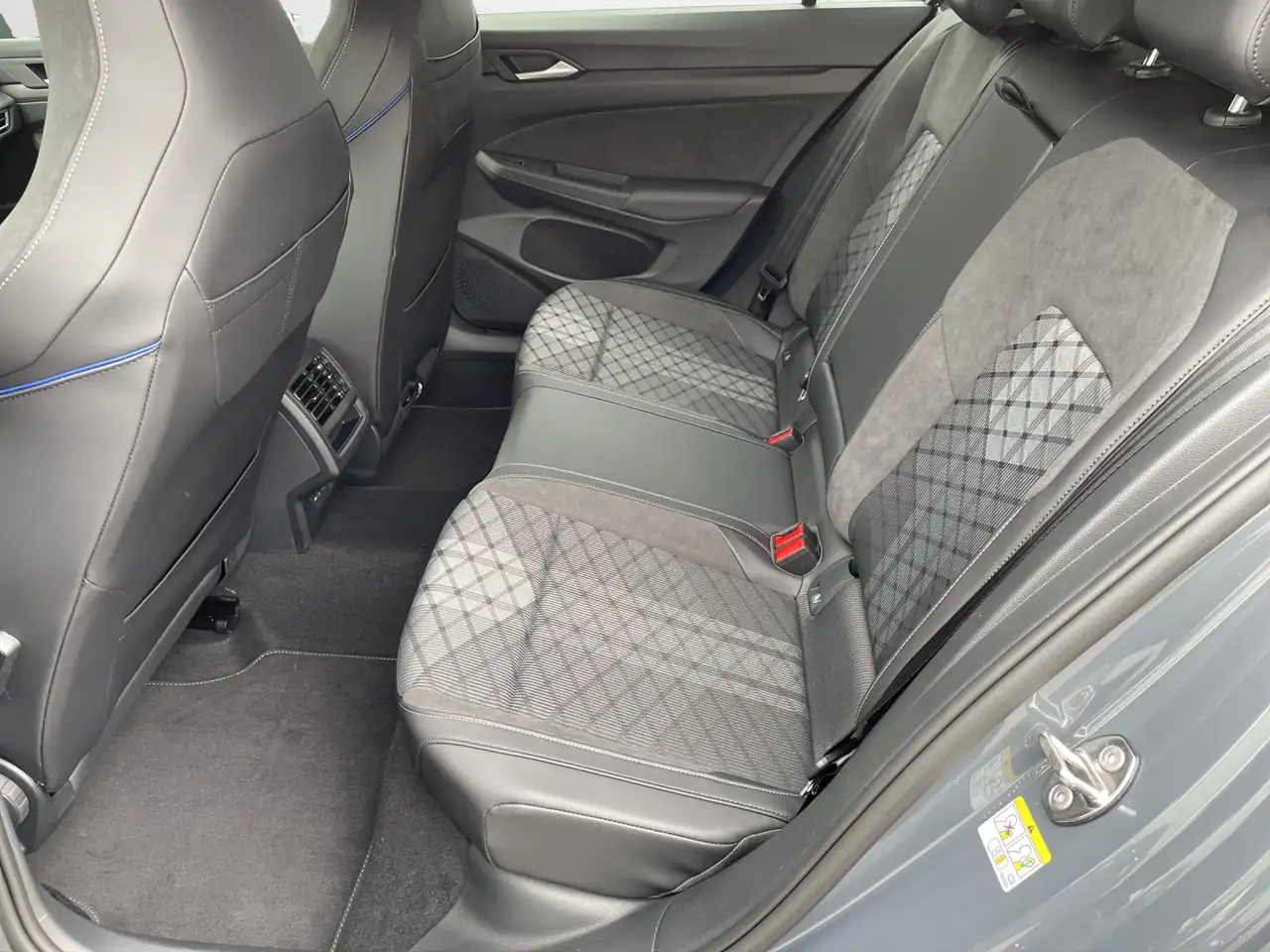 Volkswagen Golf Variant 1.5 eTSI DSG R-Line 12
