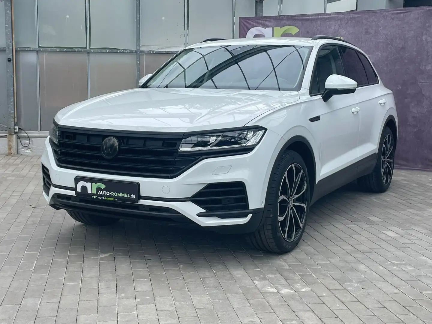 Volkswagen Touareg V6 TDI 4M LED AHK Leder Assist Luft 21" White - 1