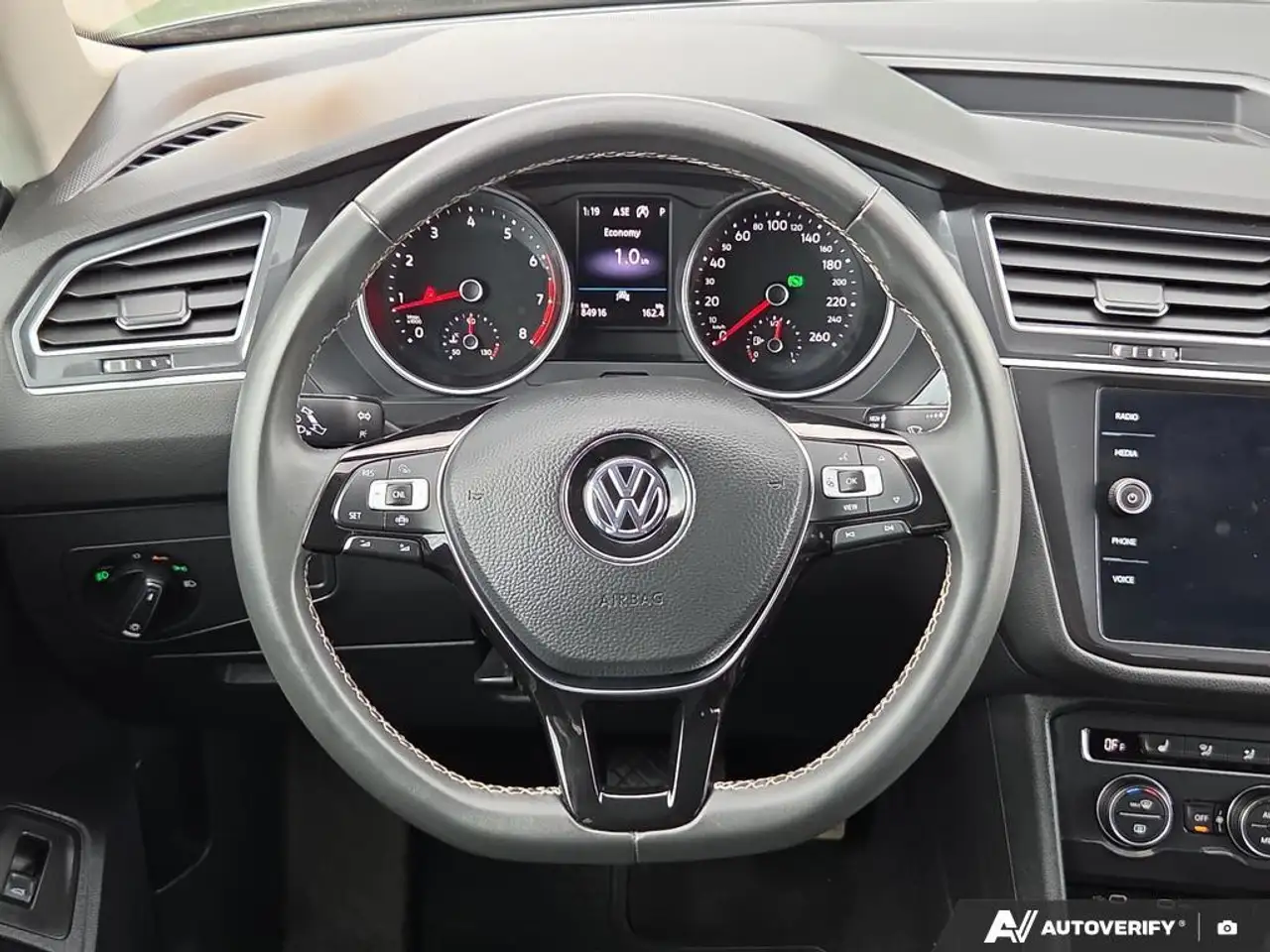 Volkswagen Tiguan снимка Volkswagen Tiguan