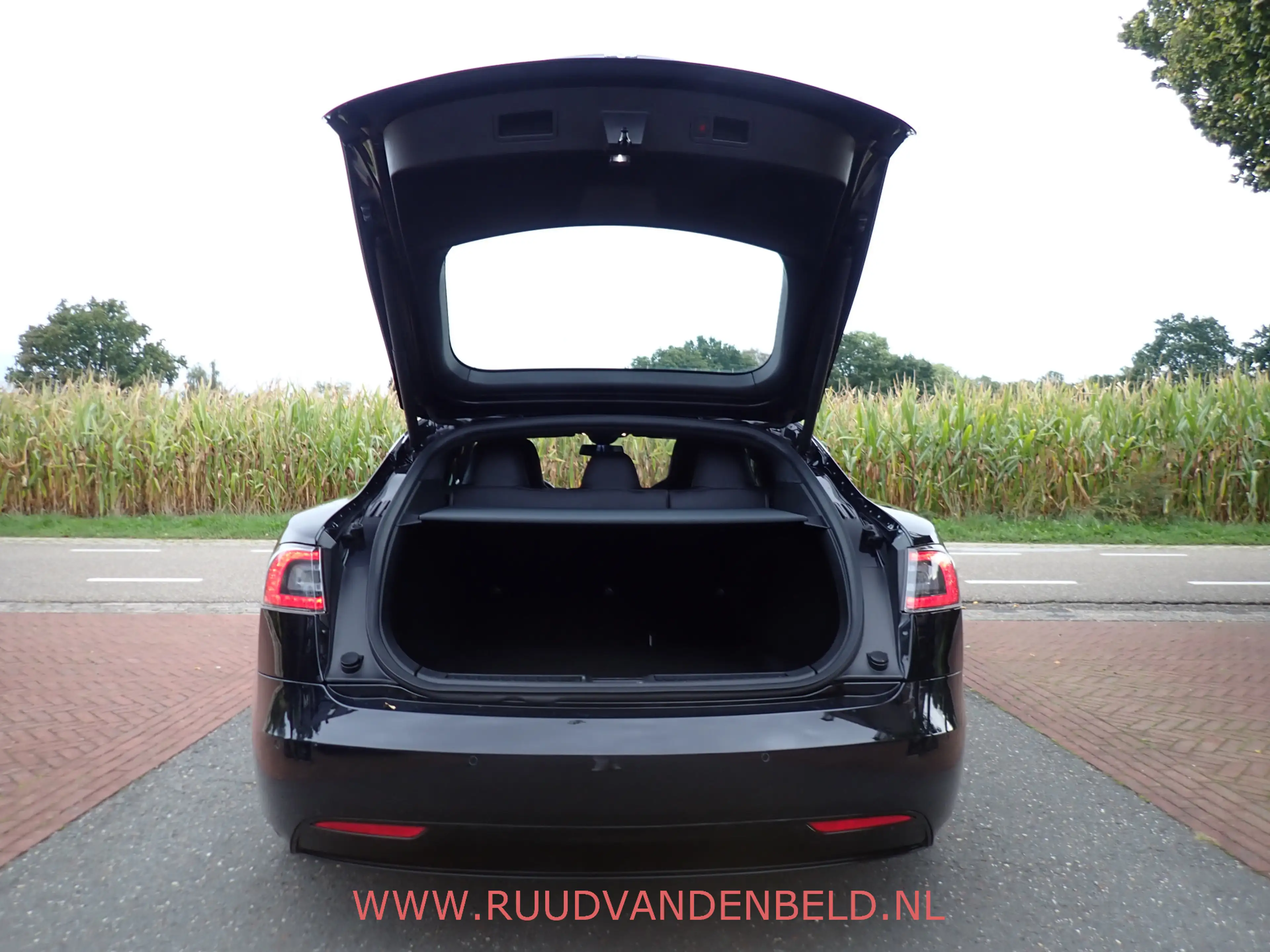 Tesla Model S 90D SOH 87% / CCS / AUTOPILOT / LUCHTVERING — photo 27