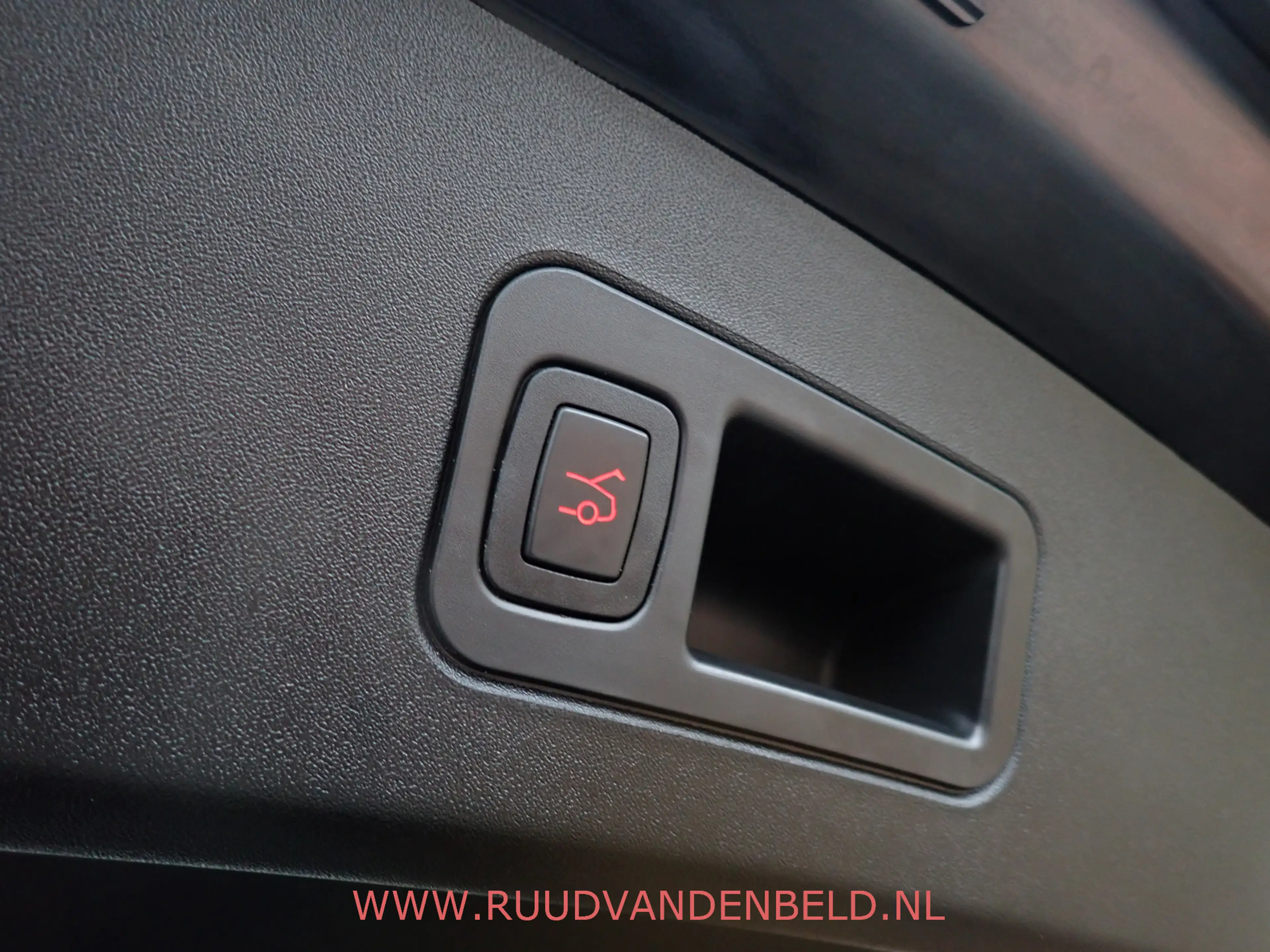 Tesla Model S 90D SOH 87% / CCS / AUTOPILOT / LUCHTVERING — photo 30