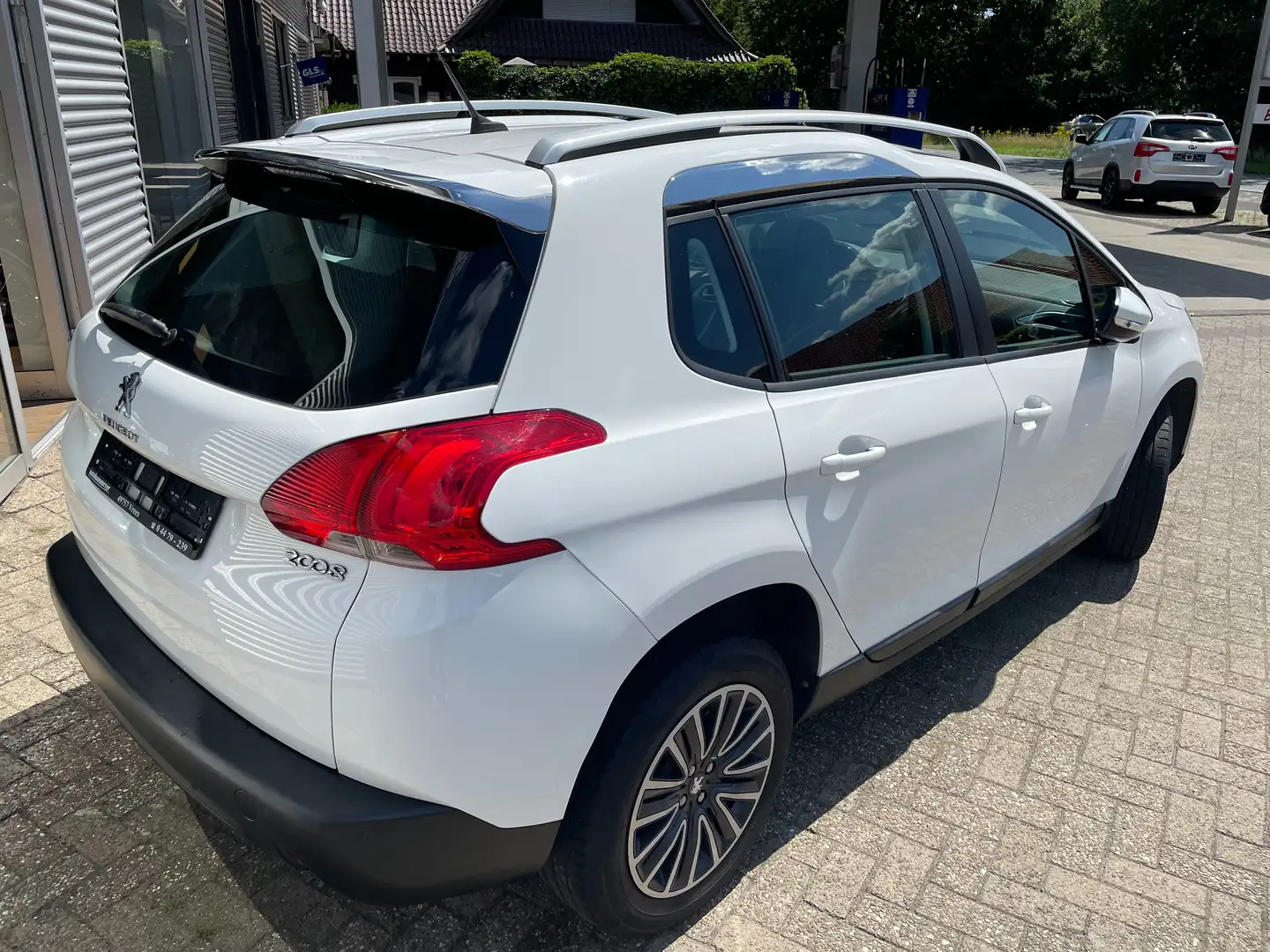 Peugeot 2008 Active Navigation Klimaautomatik Tempomat ZV m. FB Weiß - 2