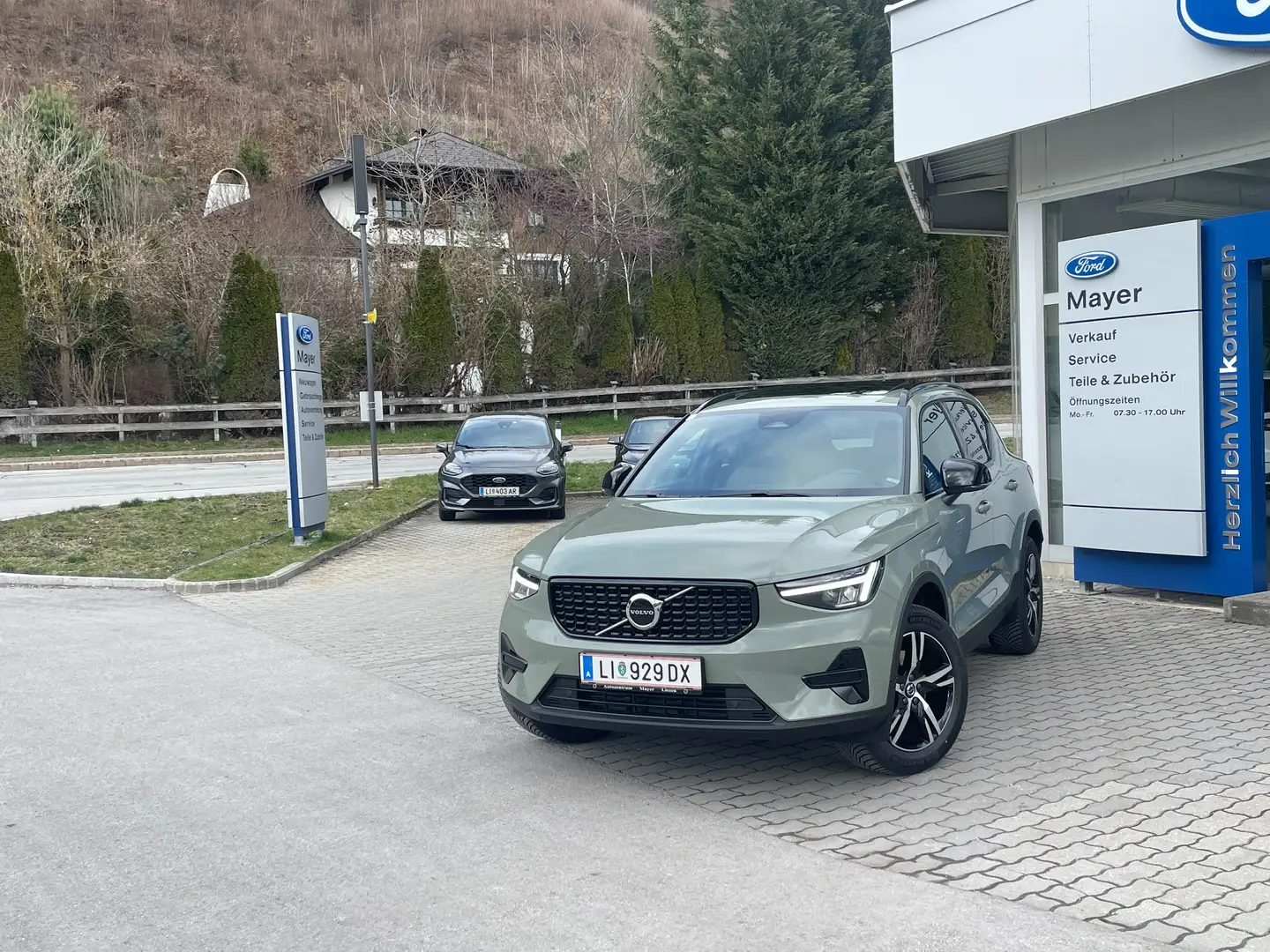 Volvo XC40 B3 Plus Dark Aut. *LED*AHV*GLASDACH* Grün - 2