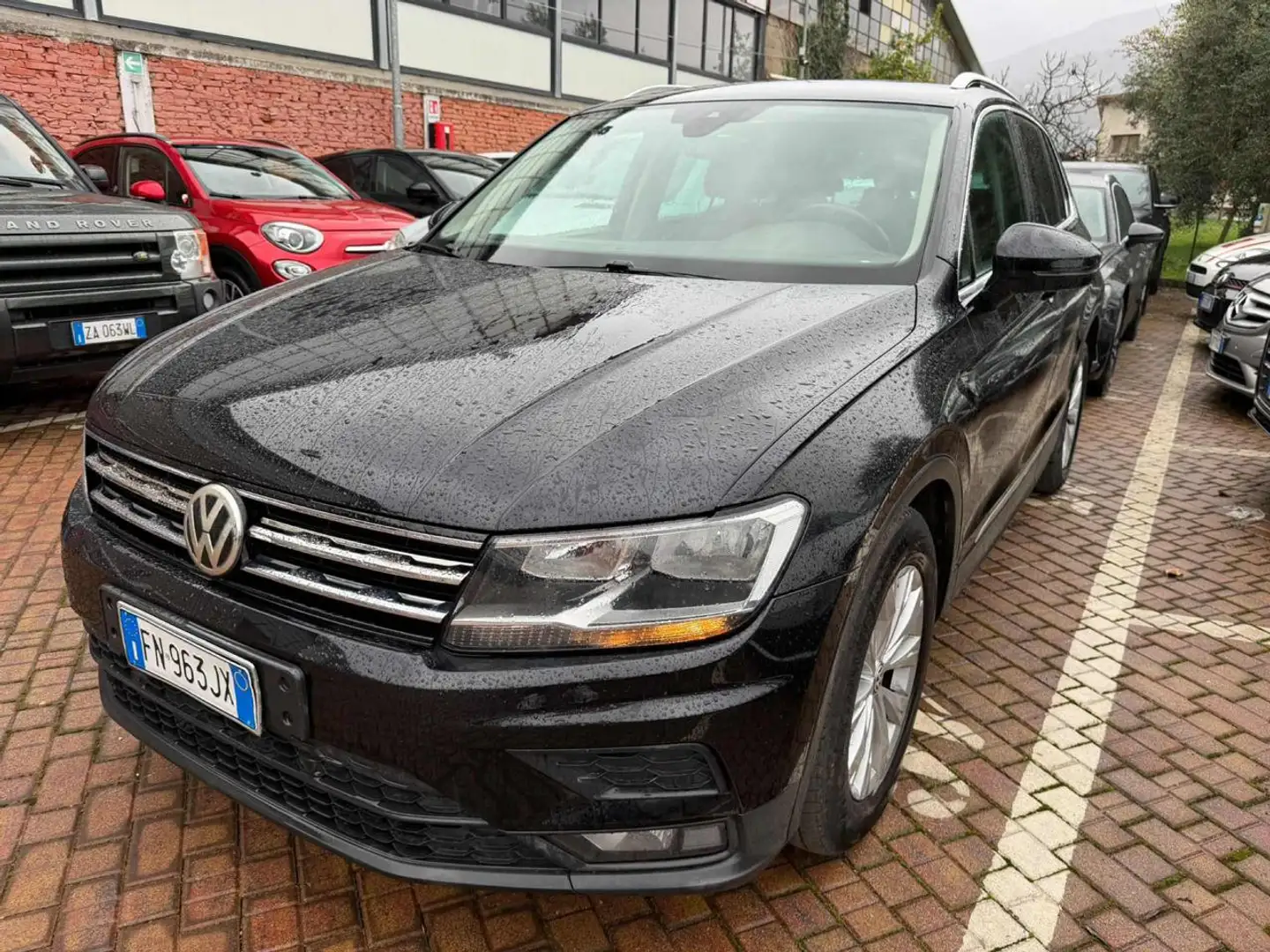 Volkswagen Tiguan 1.6 TDI SCR Urban BlueMotion Technology Gris - 2