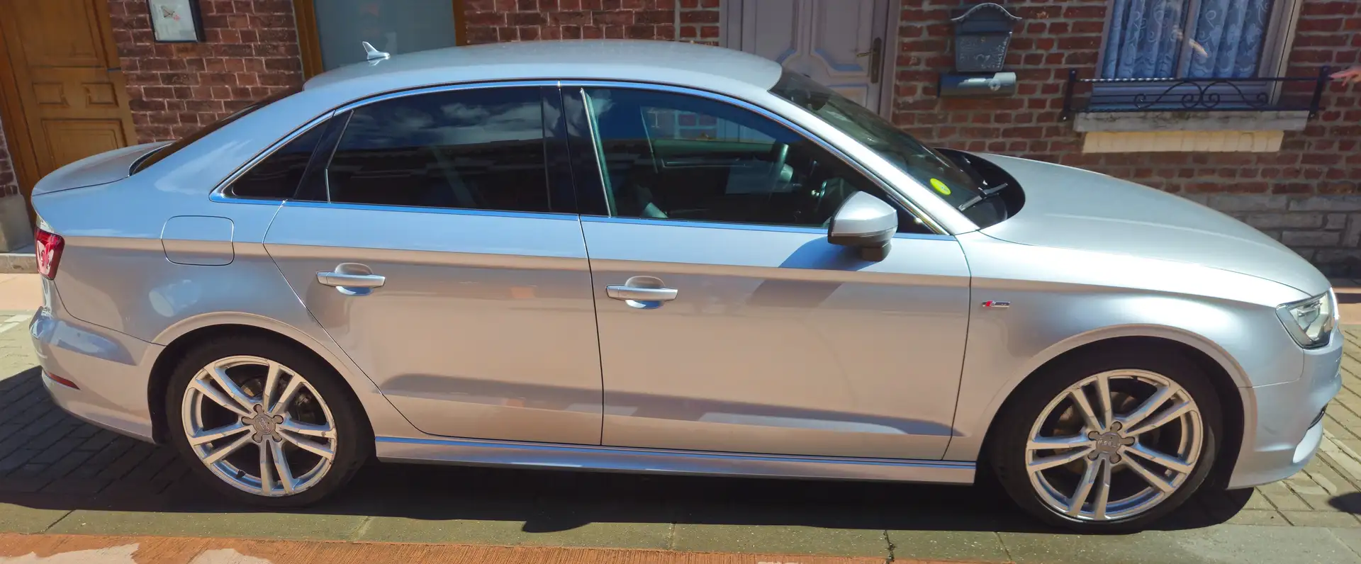 Audi A3 1.6 TDI Limousine S line Gris - 2