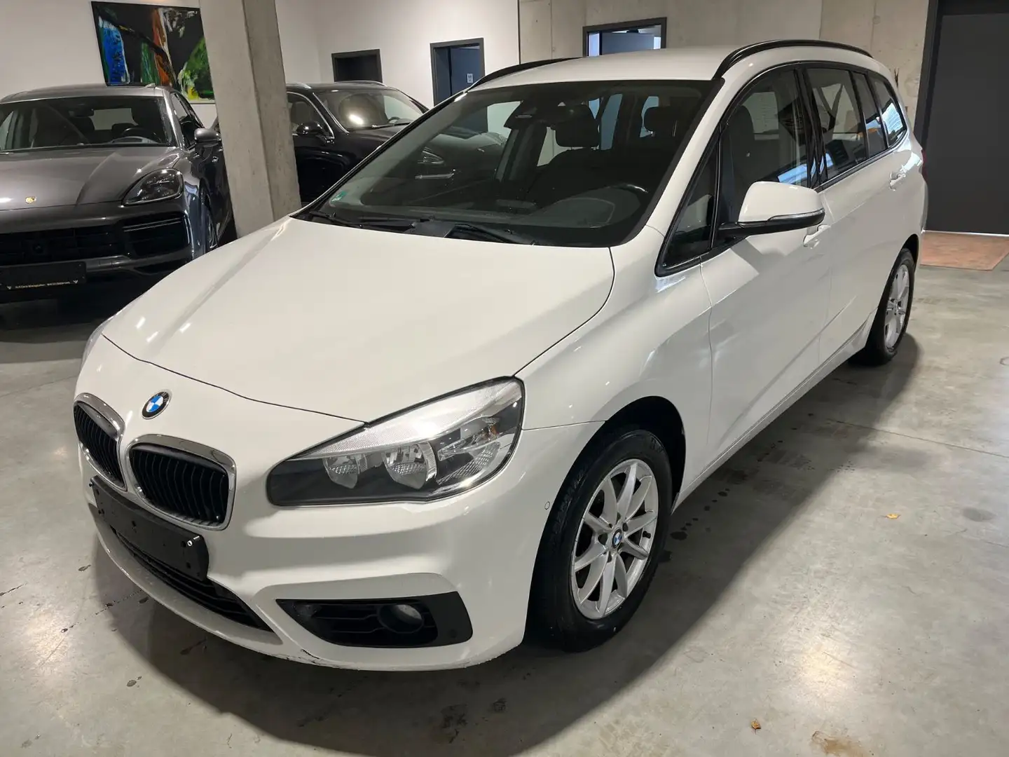 BMW 218 218 i Advantage Gran Tourer,Navi,AHK,SHZ,1.Hand Weiß - 2