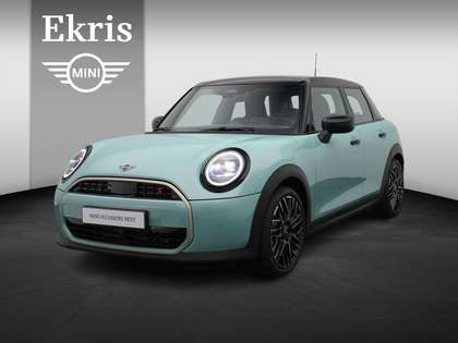 MINI Cooper S 5-Deurs Favoured + Pakket S + Parking Assistant +