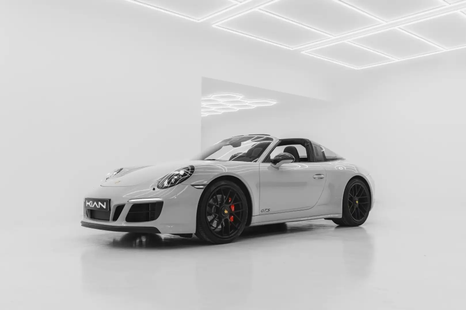 Porsche 991 Targa 4 GTS PDK Grau - 1