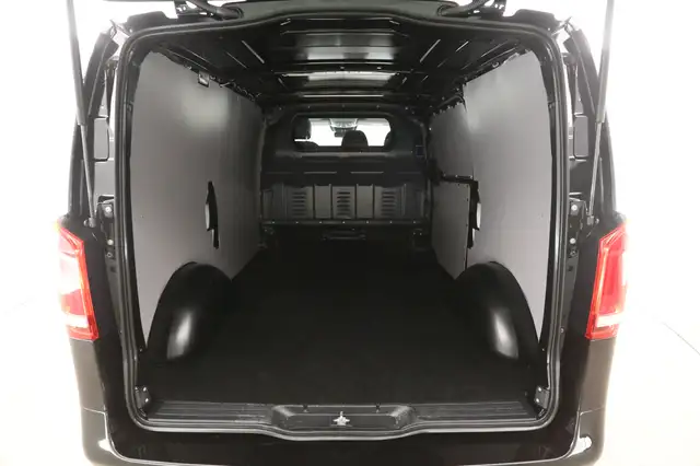 Mercedes-Benz Vito view 3