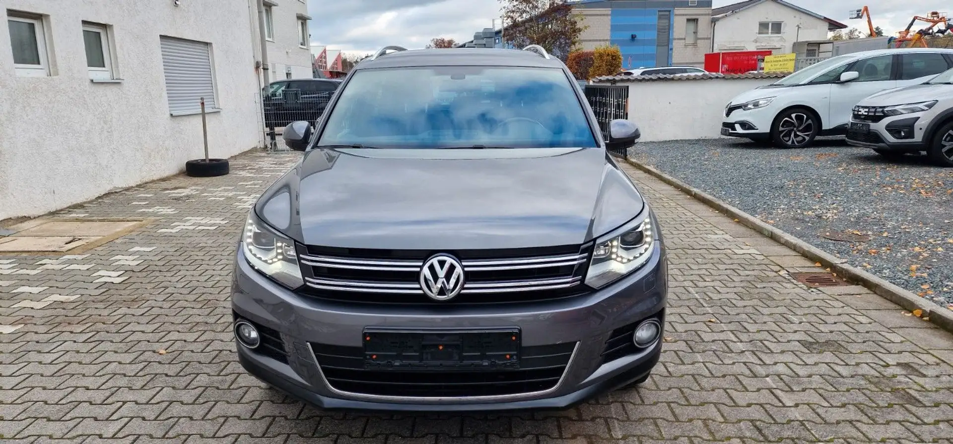 Volkswagen Tiguan Lounge Sport & Style BMT Grau - 2