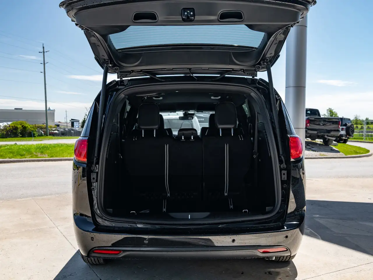 Chrysler Grand Caravan снимка Chrysler Grand Caravan