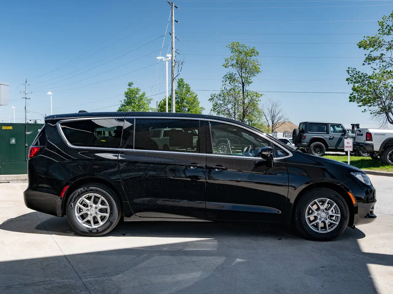 Chrysler Grand Caravan снимка Chrysler Grand Caravan