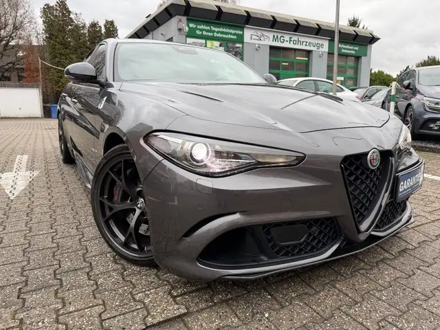Alfa Romeo Giulia Quadrifoglio 1-HD. CARBON SPARCO SCHALE