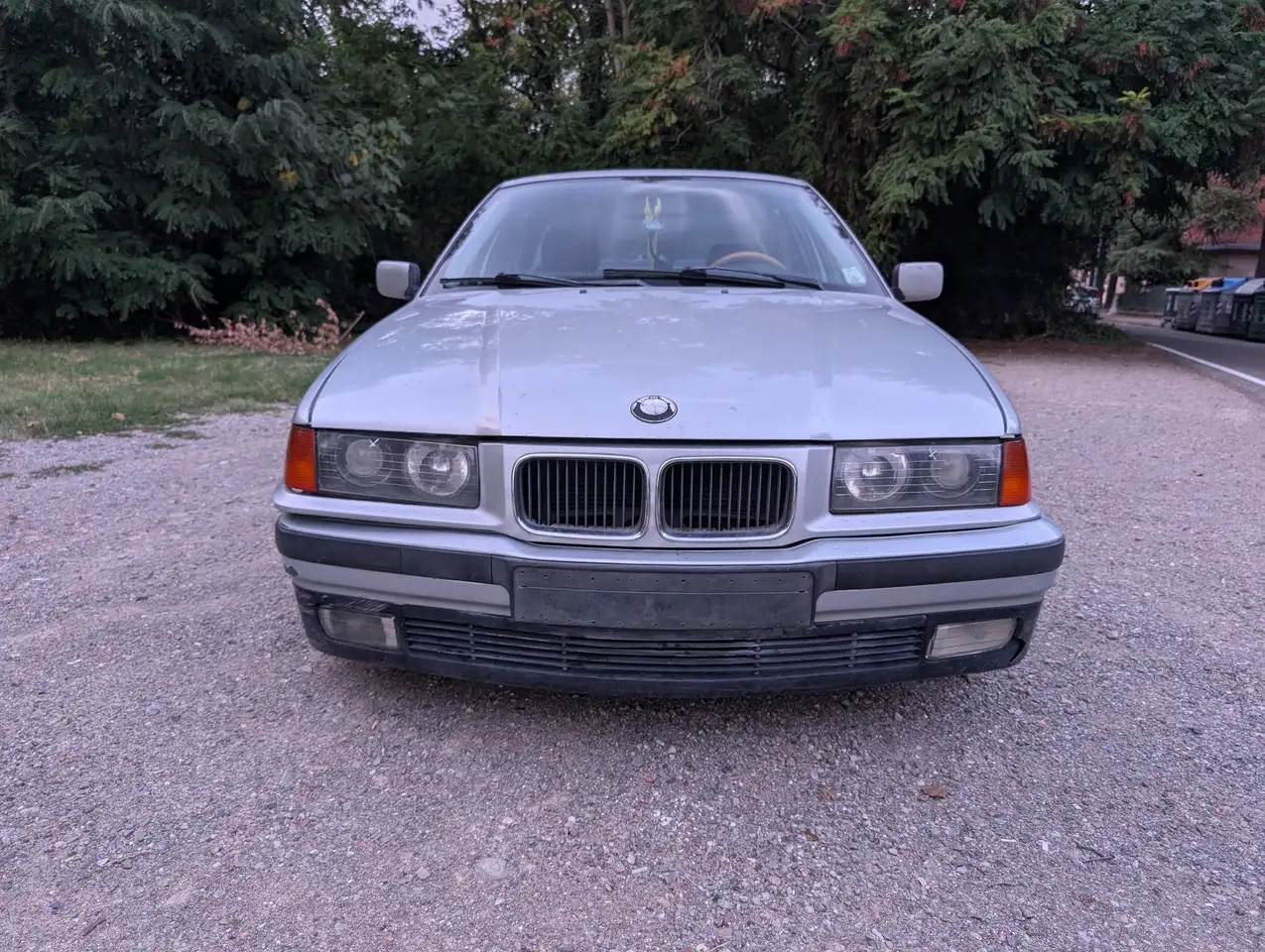 BMW 318i, foto 1