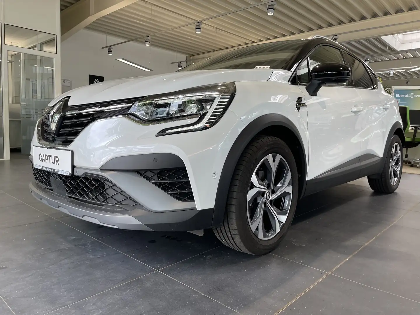 Renault Captur R.S. LINE TCe 140PS EDC Schwarz - 2