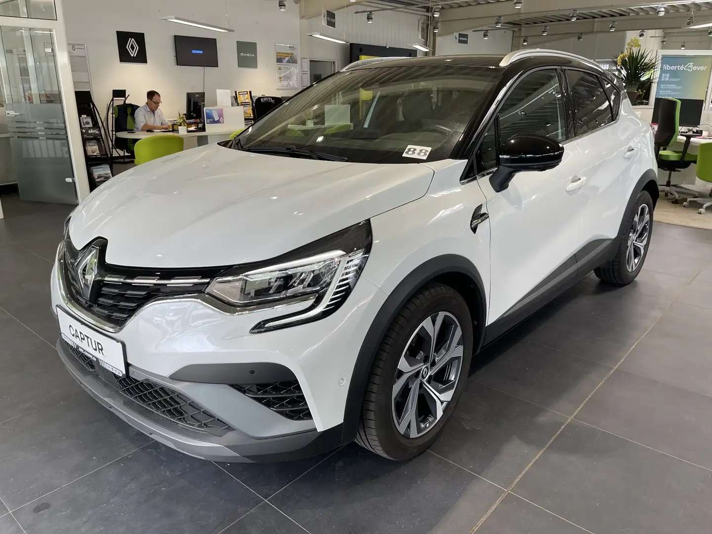 Renault Captur R.S. LINE TCe 140PS EDC Schwarz - 1