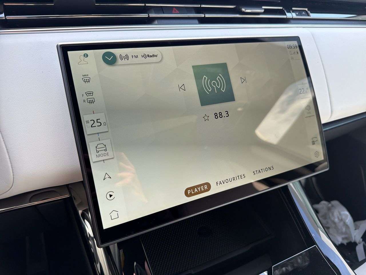 2026 Land Rover Range Rover Sport P400 Dynamic SE thumb 13