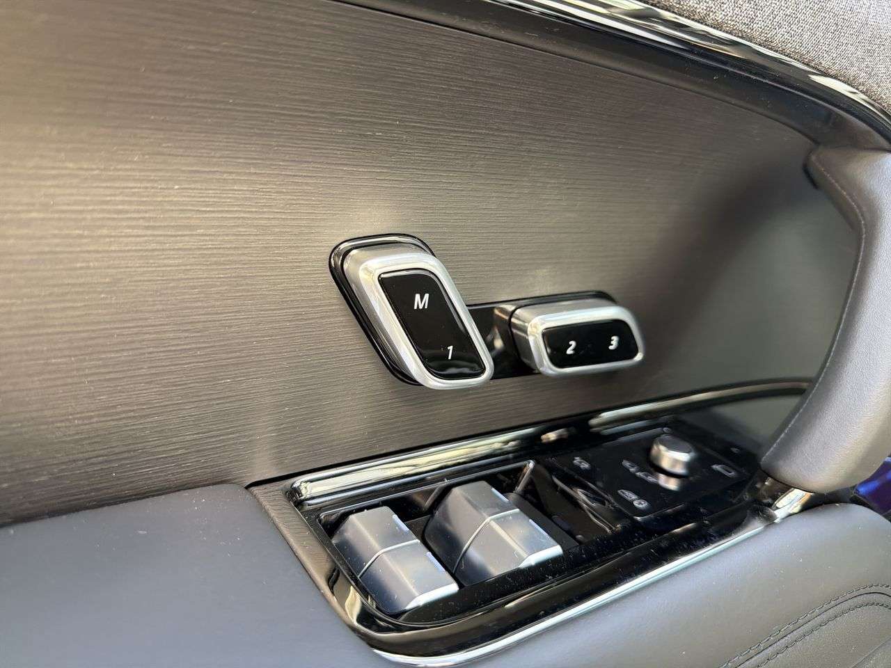 2026 Land Rover Range Rover Sport P400 Dynamic SE thumb 9