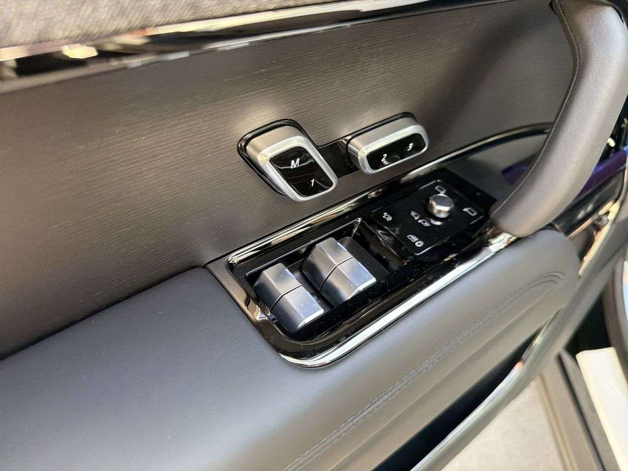 2026 Land Rover Range Rover Sport P400 Dynamic SE thumb 10