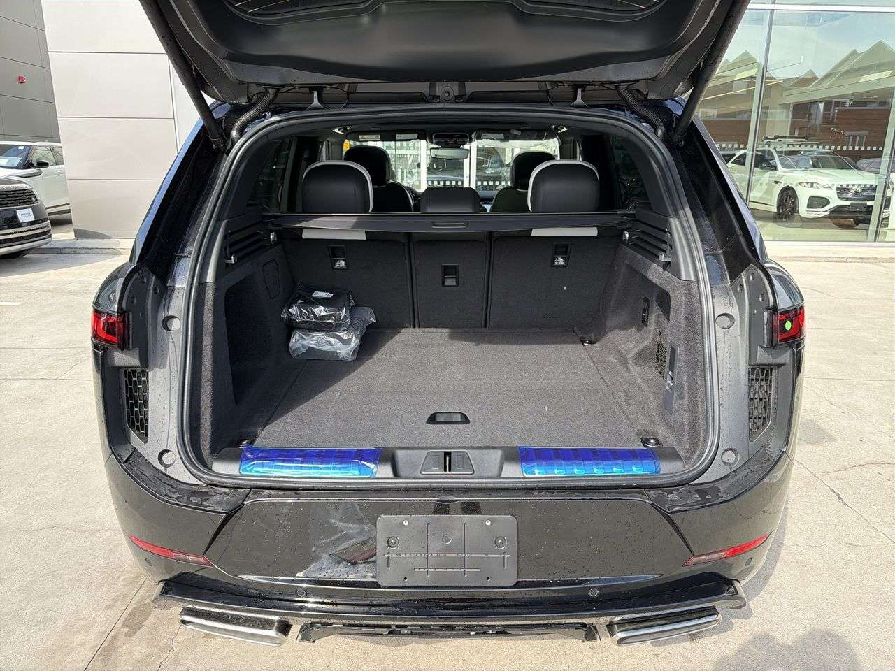 2026 Land Rover Range Rover Sport P400 Dynamic SE thumb 21