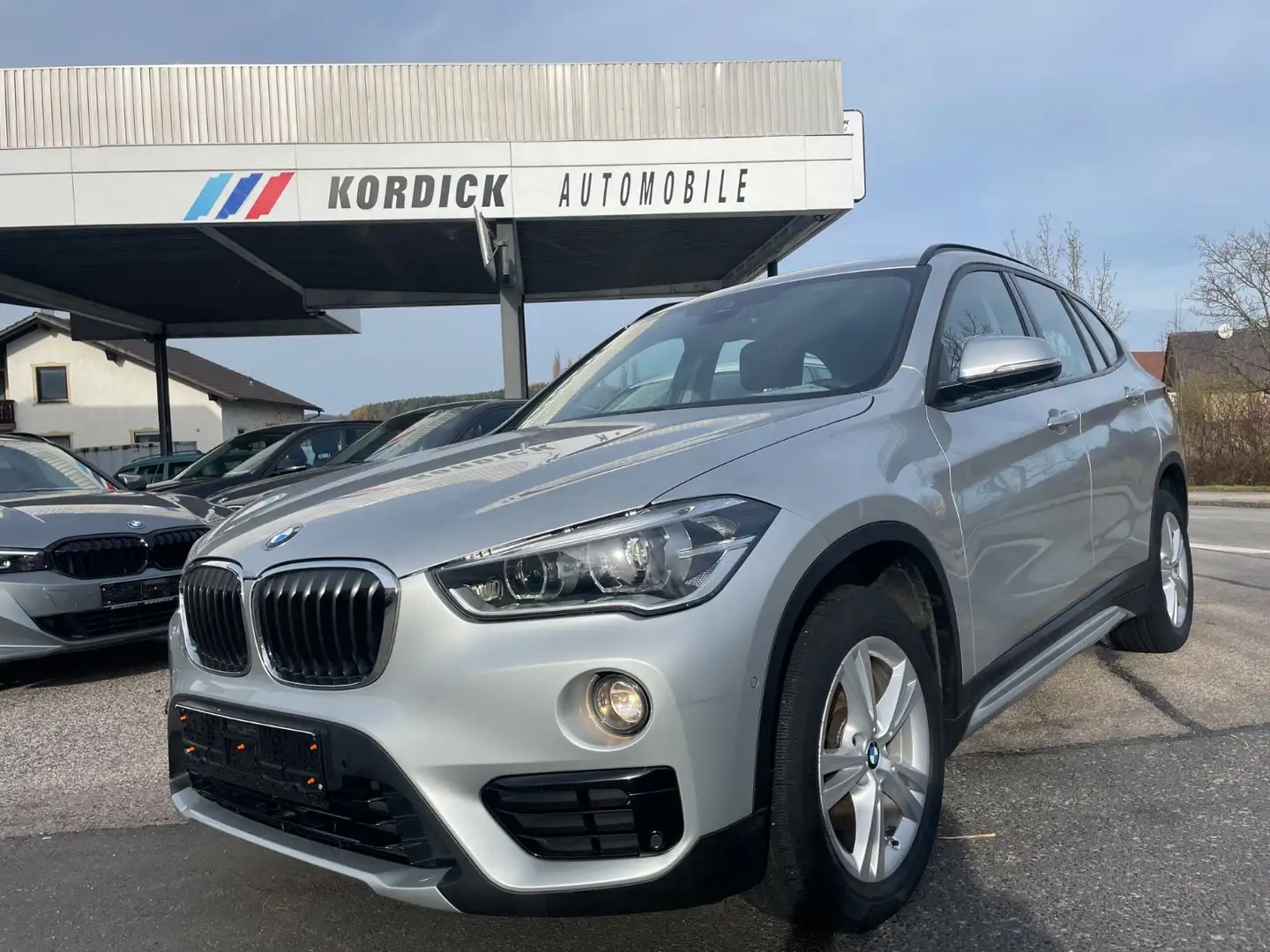 BMW X1 xDrive 18d 2.0 "SPORT LINE" F48/NAVI/LED/AHK Silber - 1