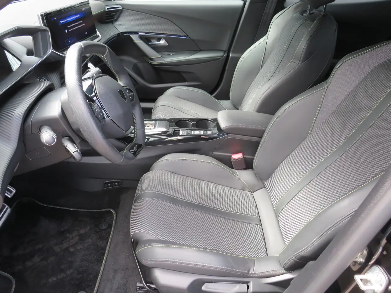 Peugeot 2008 e- GT 50kWh Navi OBC 11kW Kamera 11