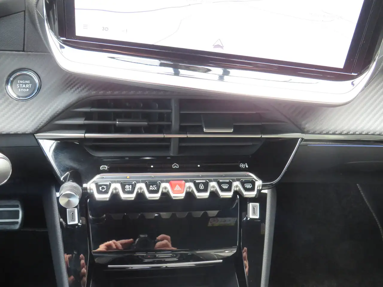 Peugeot 2008 e- GT 50kWh Navi OBC 11kW Kamera 20
