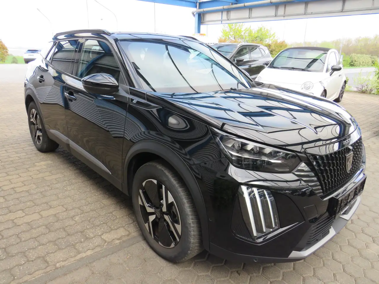 Peugeot 2008 e- GT 50kWh Navi OBC 11kW Kamera 3