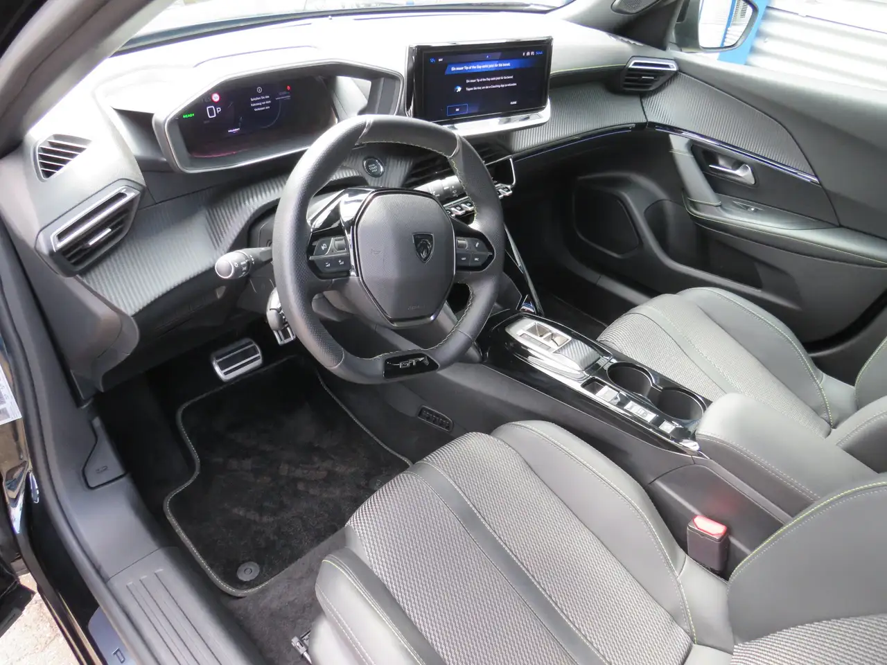 Peugeot 2008 e- GT 50kWh Navi OBC 11kW Kamera 10