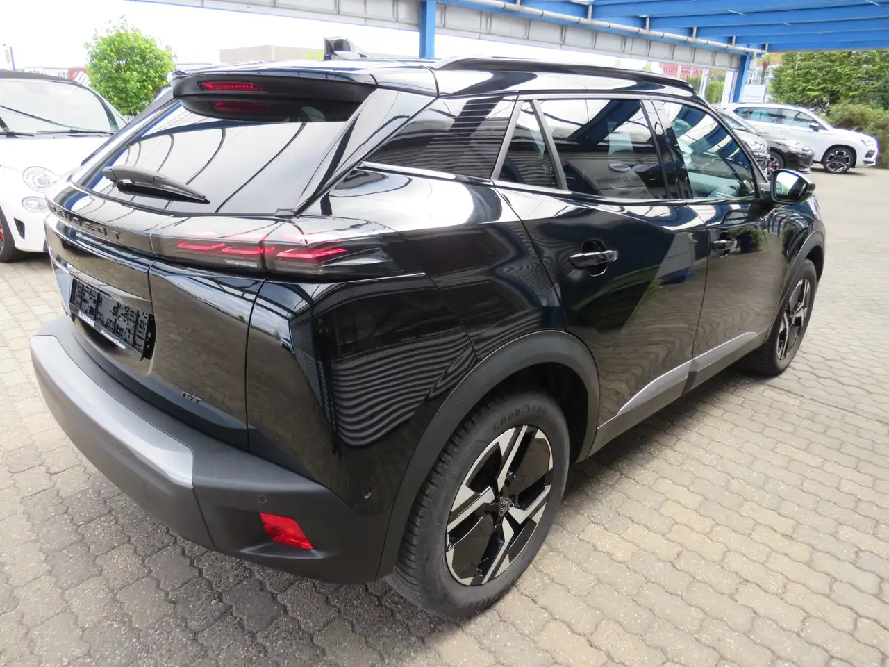 Peugeot 2008 e- GT 50kWh Navi OBC 11kW Kamera 4