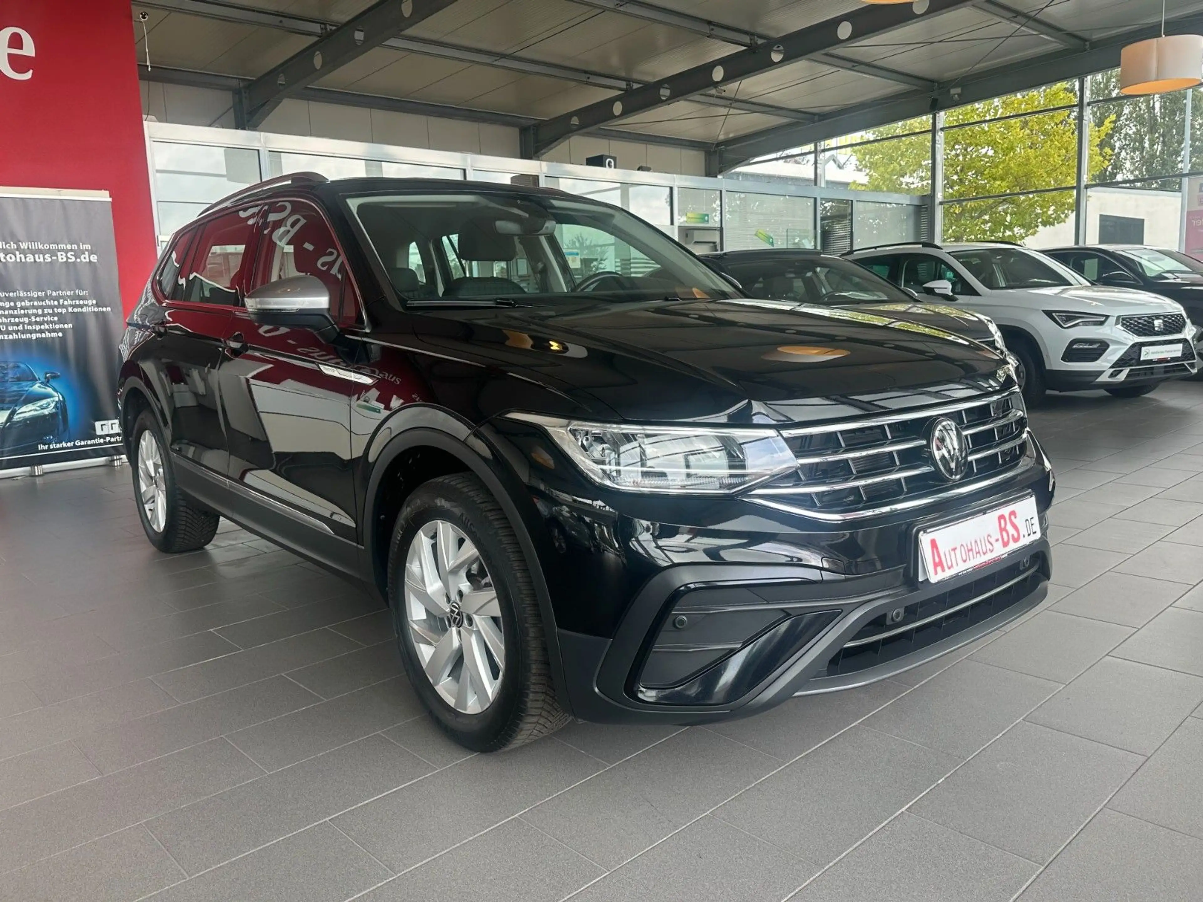 Volkswagen Tiguan Allspace 1.5TSI DSG,7SITZ,AHK,NaviLED,1Hd — photo 3
