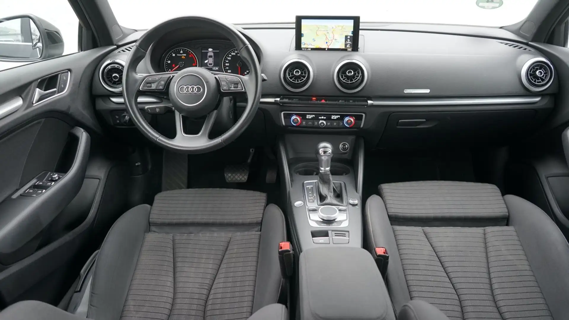 Audi A3 Limousine 30 TDI sport Schwarz - 2