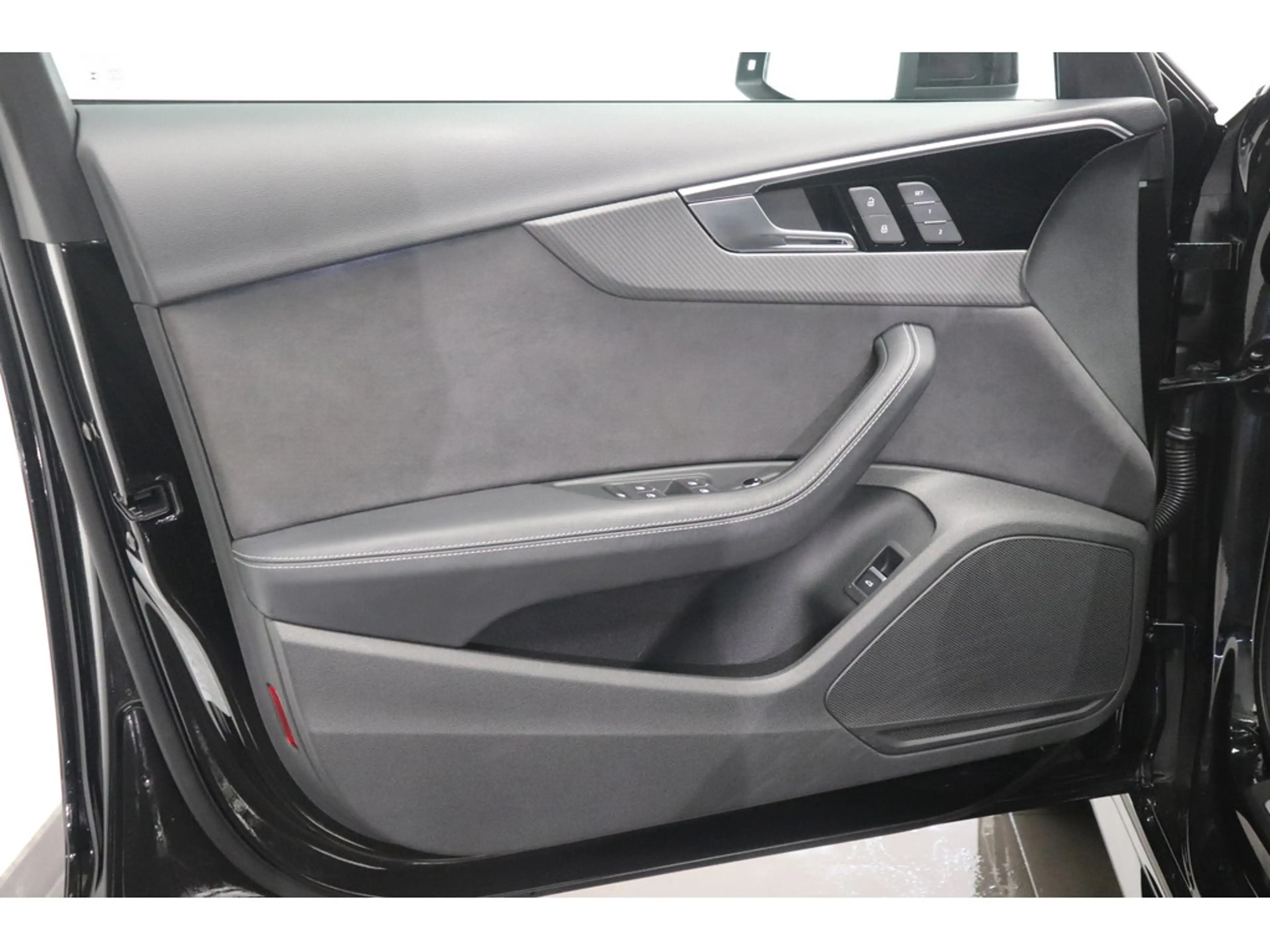 Audi RS4 — photo 14