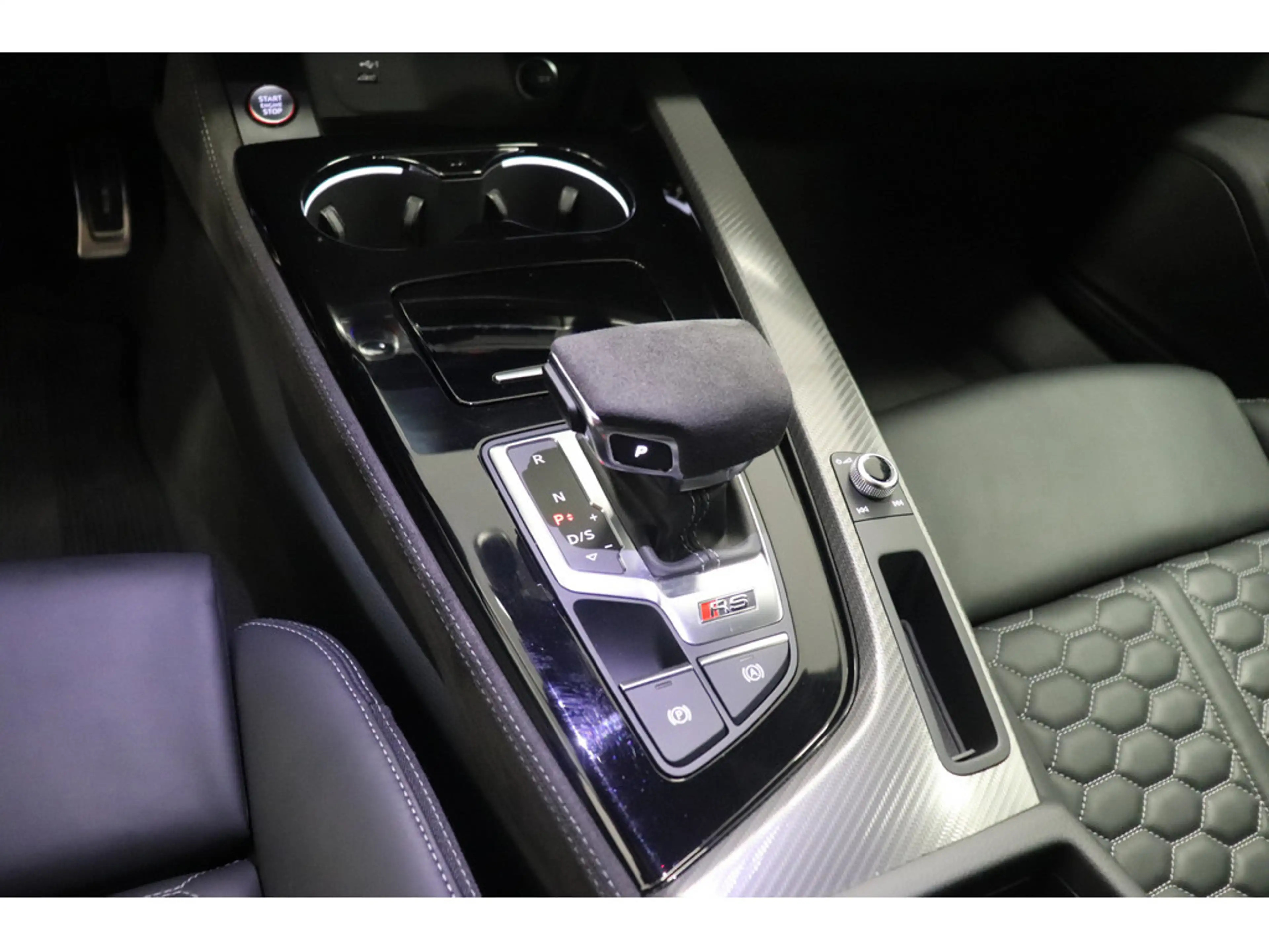 Audi RS4 — photo 10