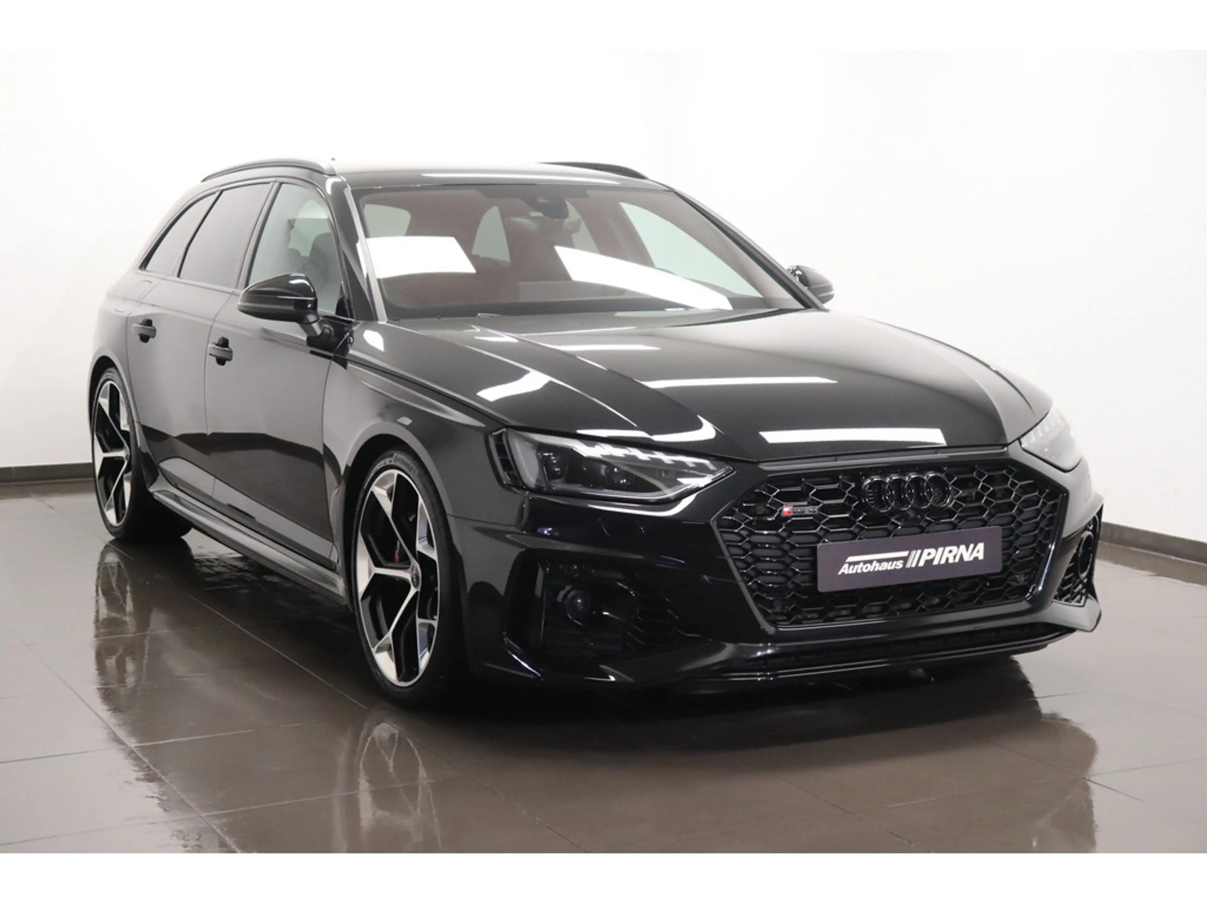 Audi RS4 — photo 4