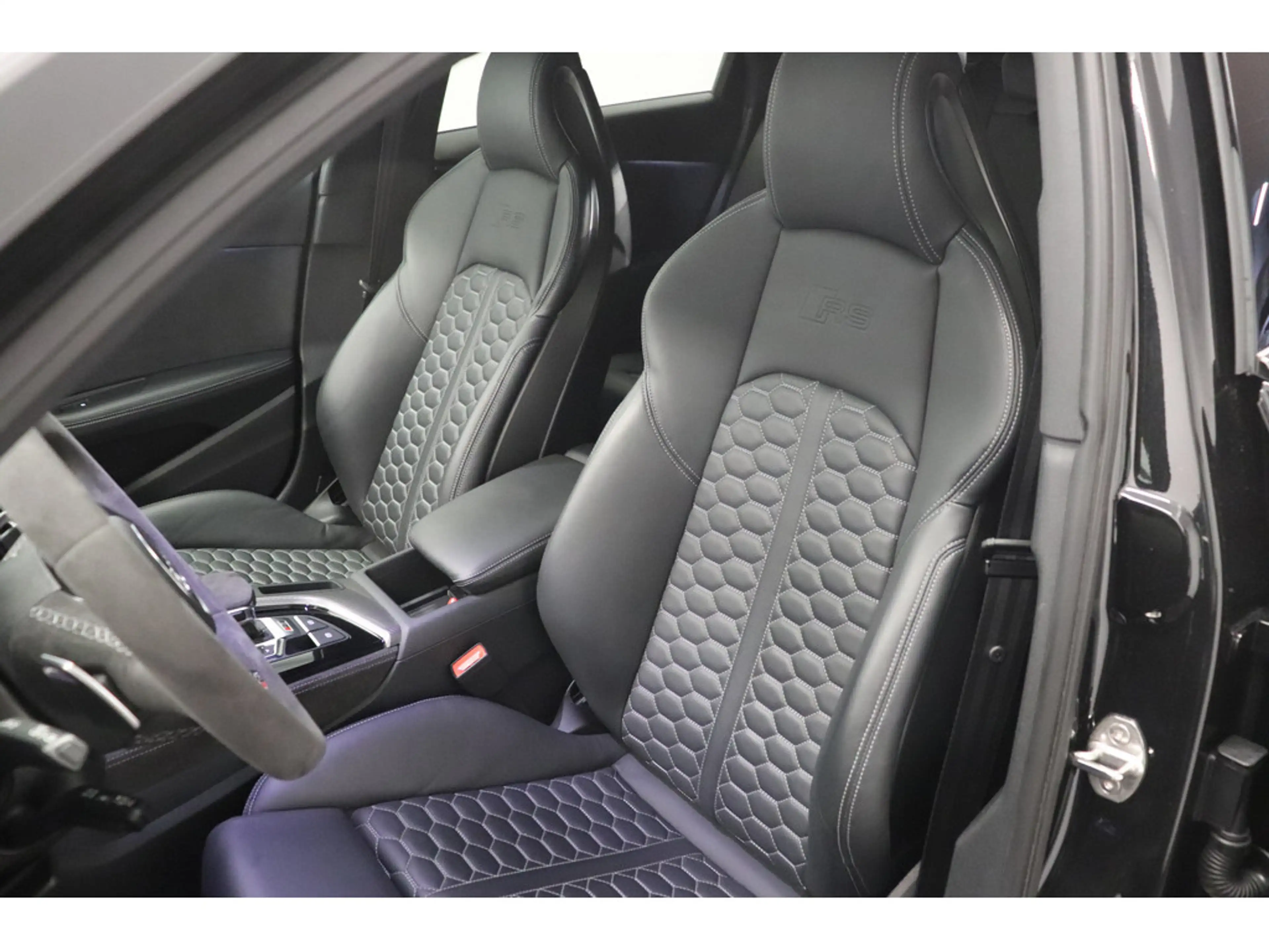 Audi RS4 — photo 12