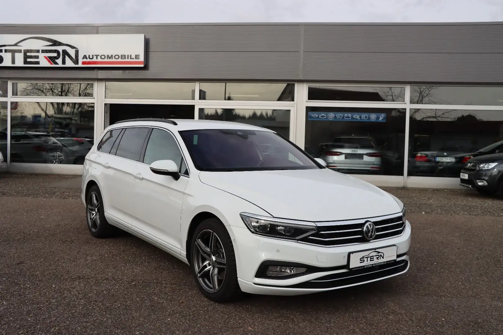 Volkswagen Passat Variant Business VIRTUAL l NAVI l MASSAGE Blanc - 1