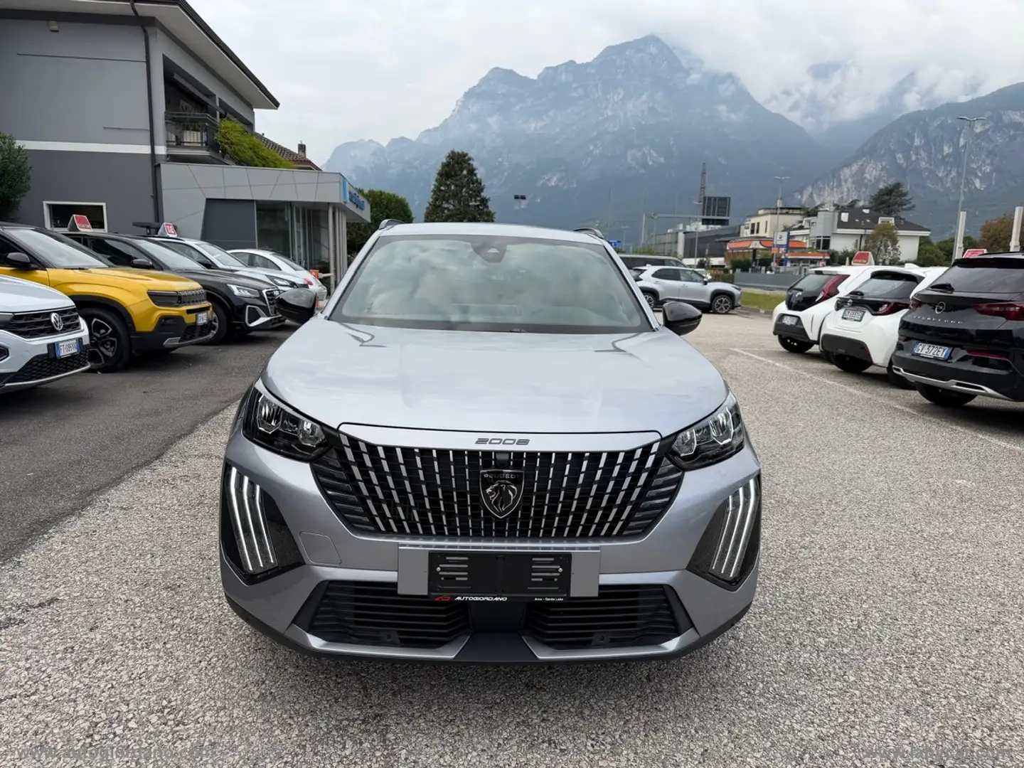 Peugeot 2008 Hybrid 136 e-DCS6 Allure Grigio - 2