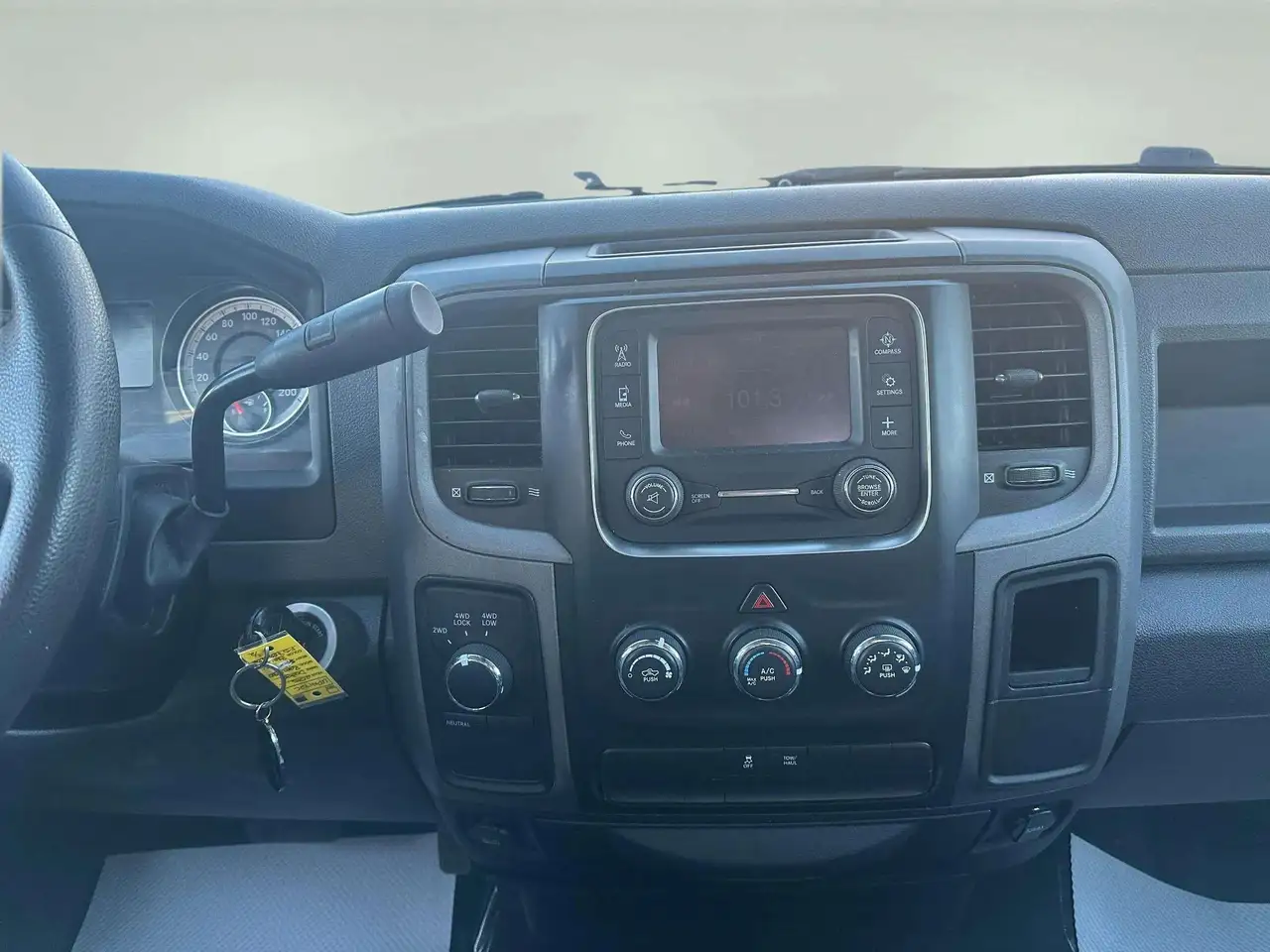 RAM 1500 снимка RAM 1500